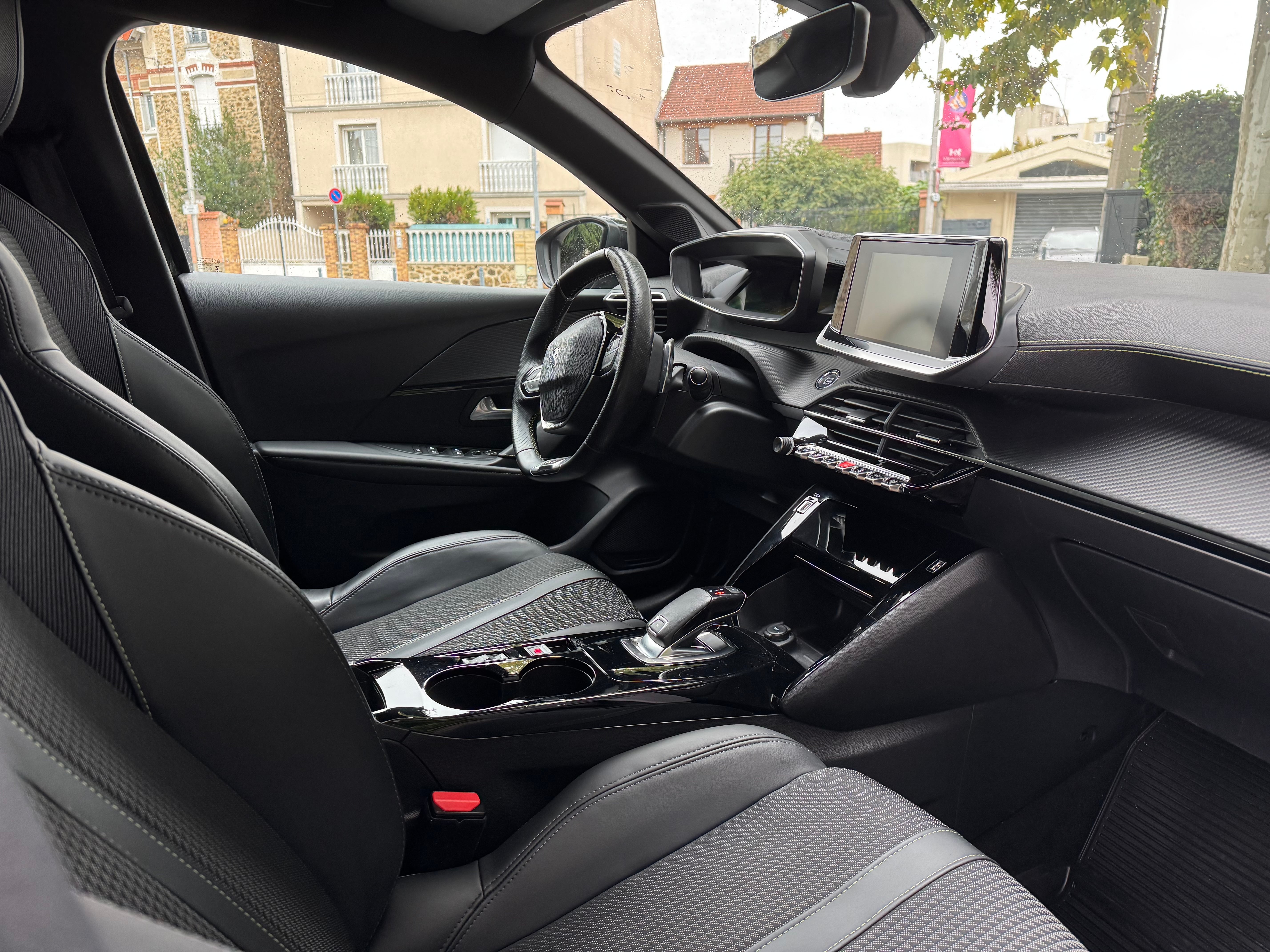Peugeot 208 GT Line avec GPS