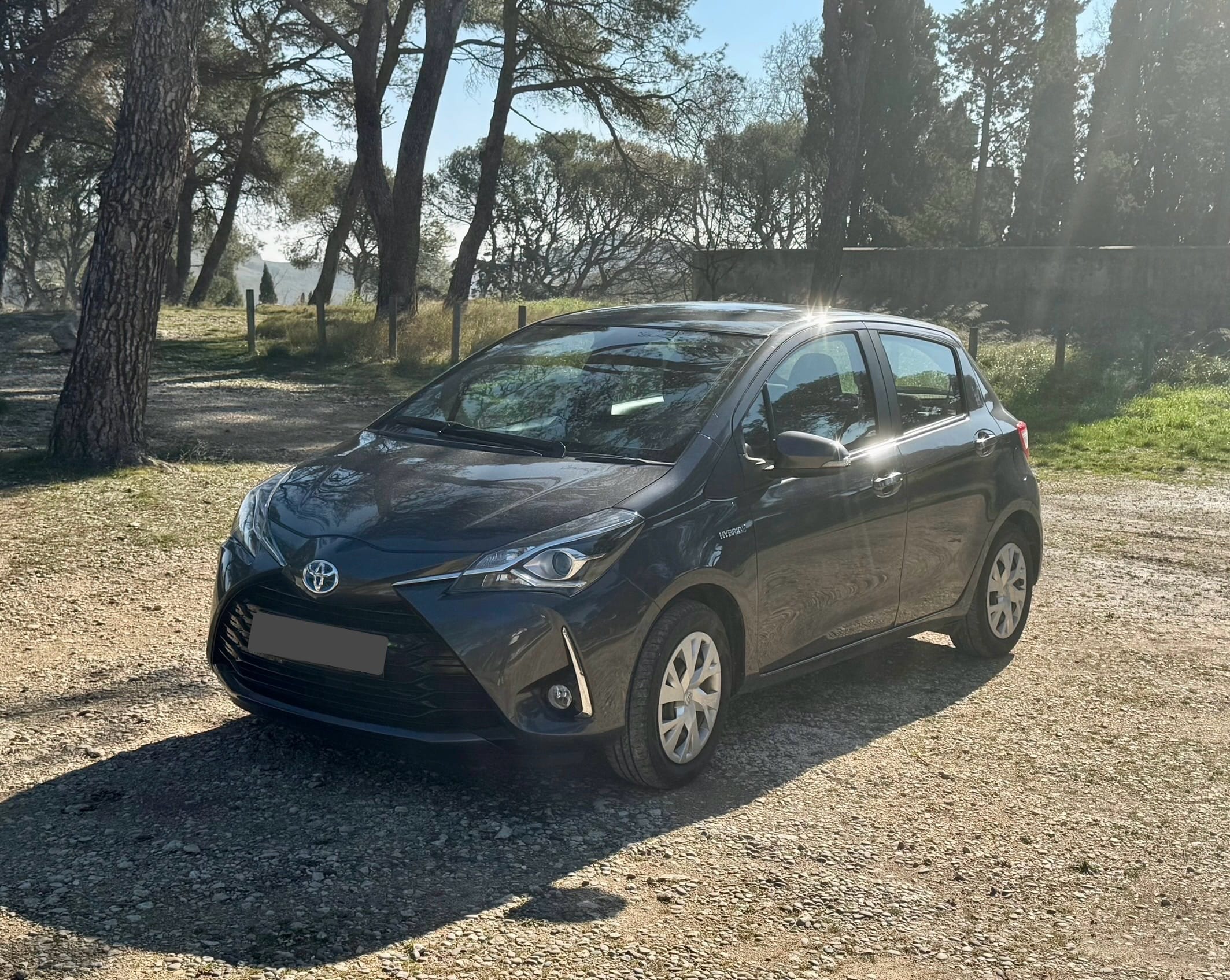 Toyota Yaris, 2018, Essence 95 / Électrique (hybride), automatique