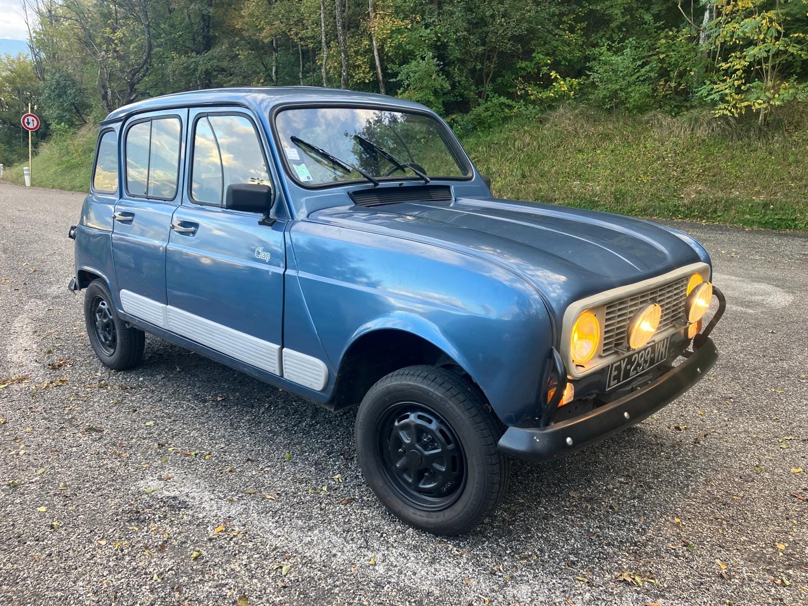 Renault R4 ELECTRIQUE - Rétrofitée et UpcYclée en octobre 2024 avec Audio Bluetooth