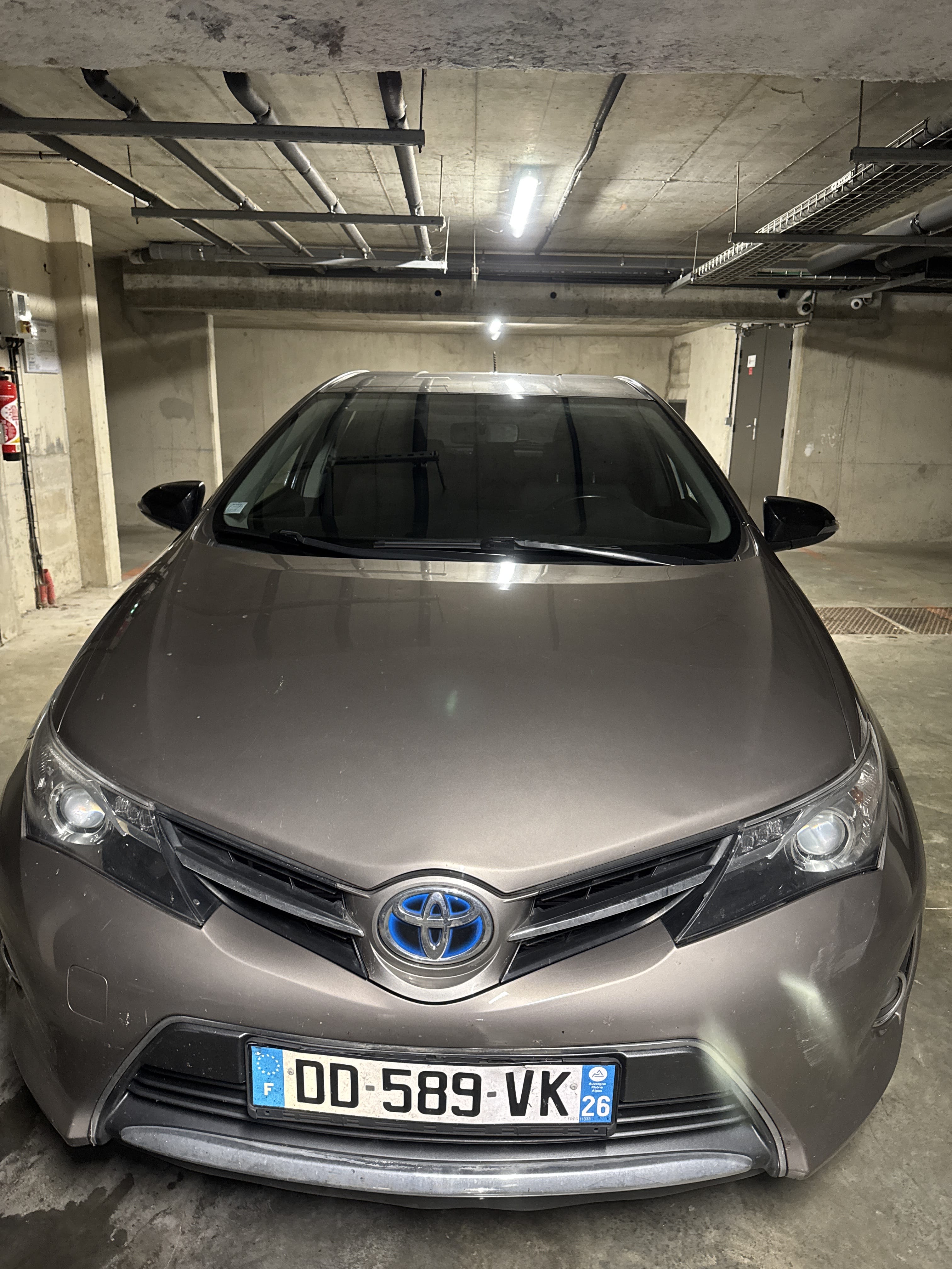 Toyota Auris Hybride, 2014, Essence 95 / Électrique (hybride), automatique
