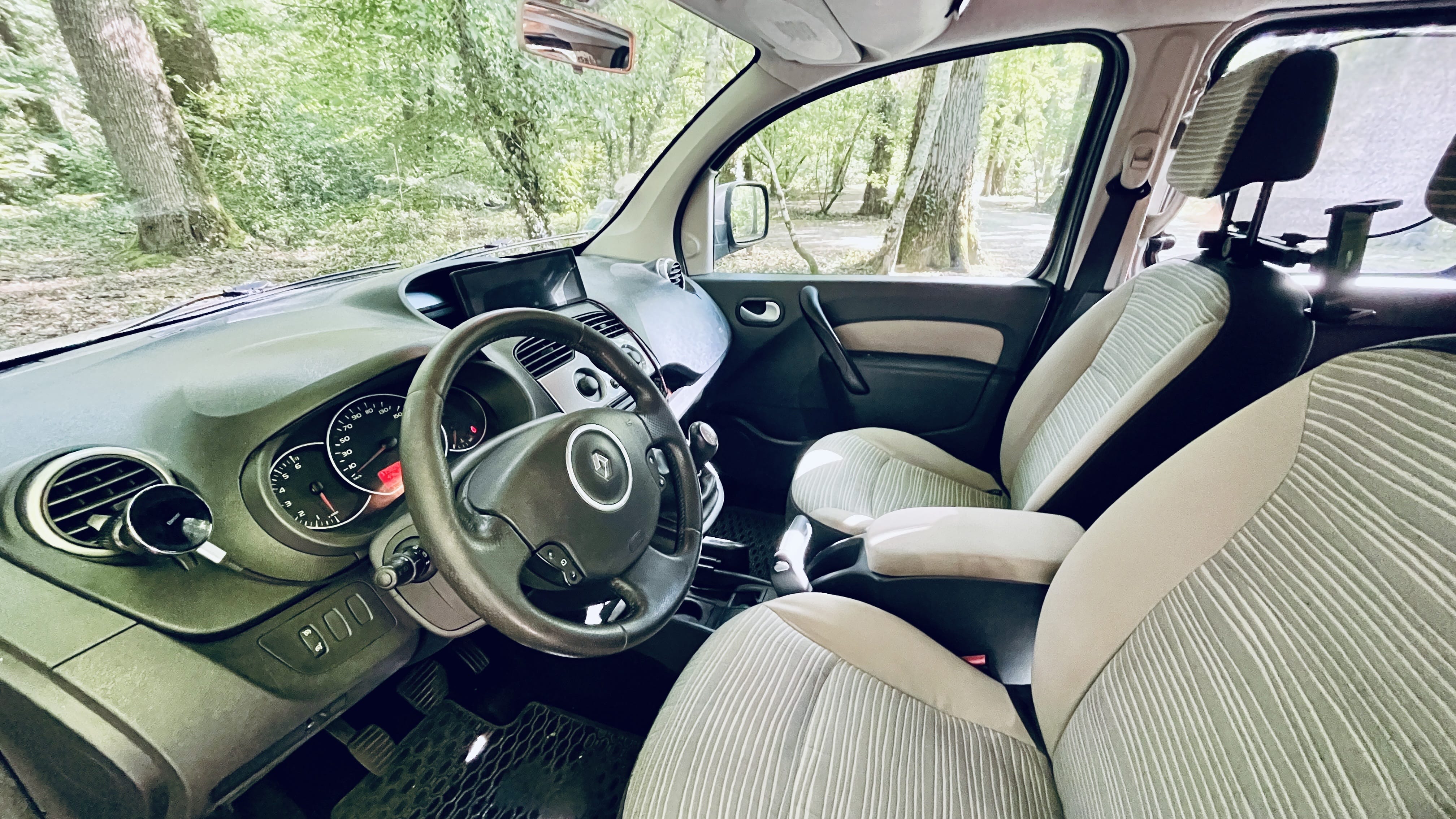 Renault Kangoo 5 places - Très grand coffre avec GPS