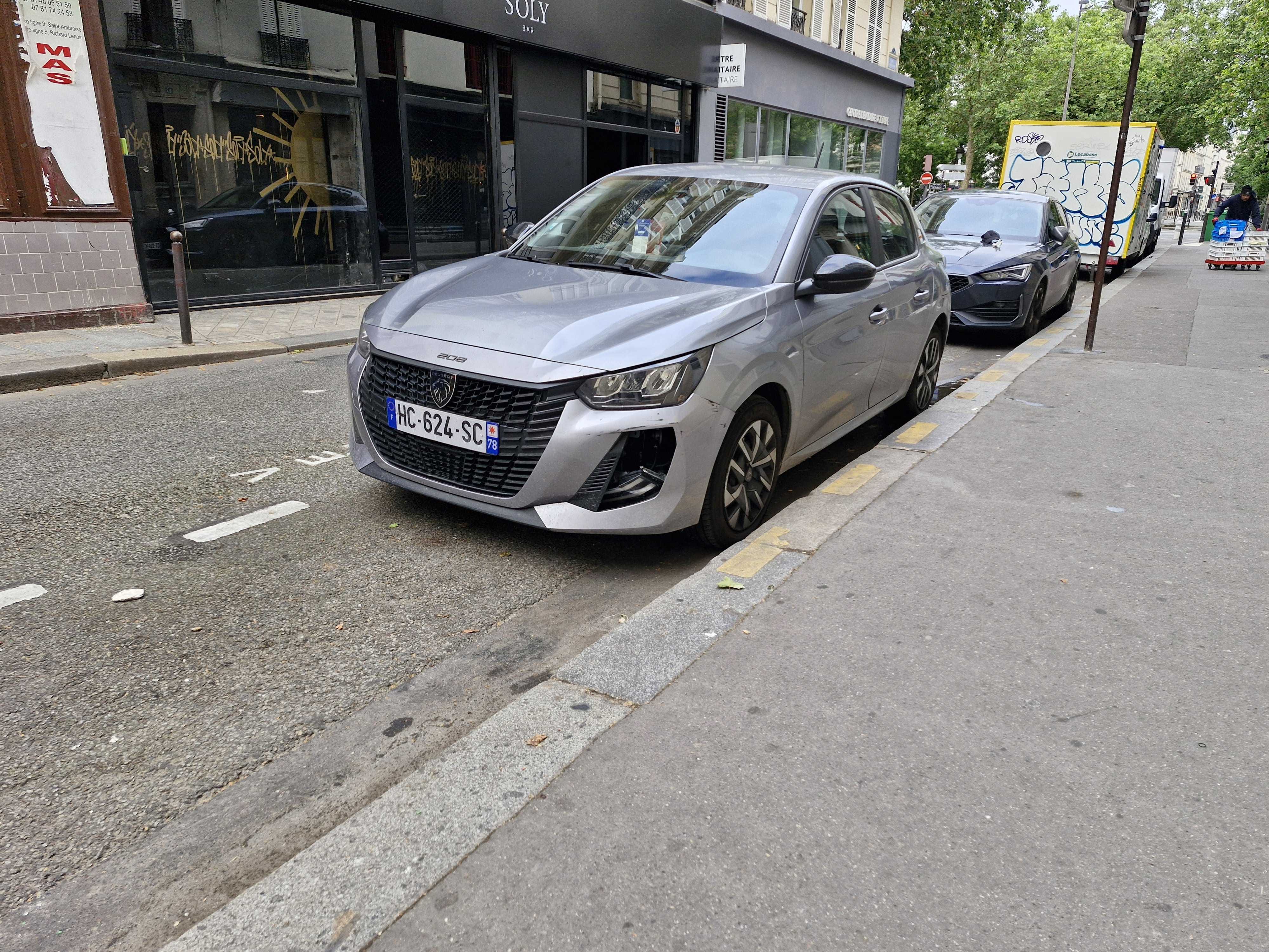 Peugeot 208, 2025, Essence 95 / Électrique (hybride), automatique