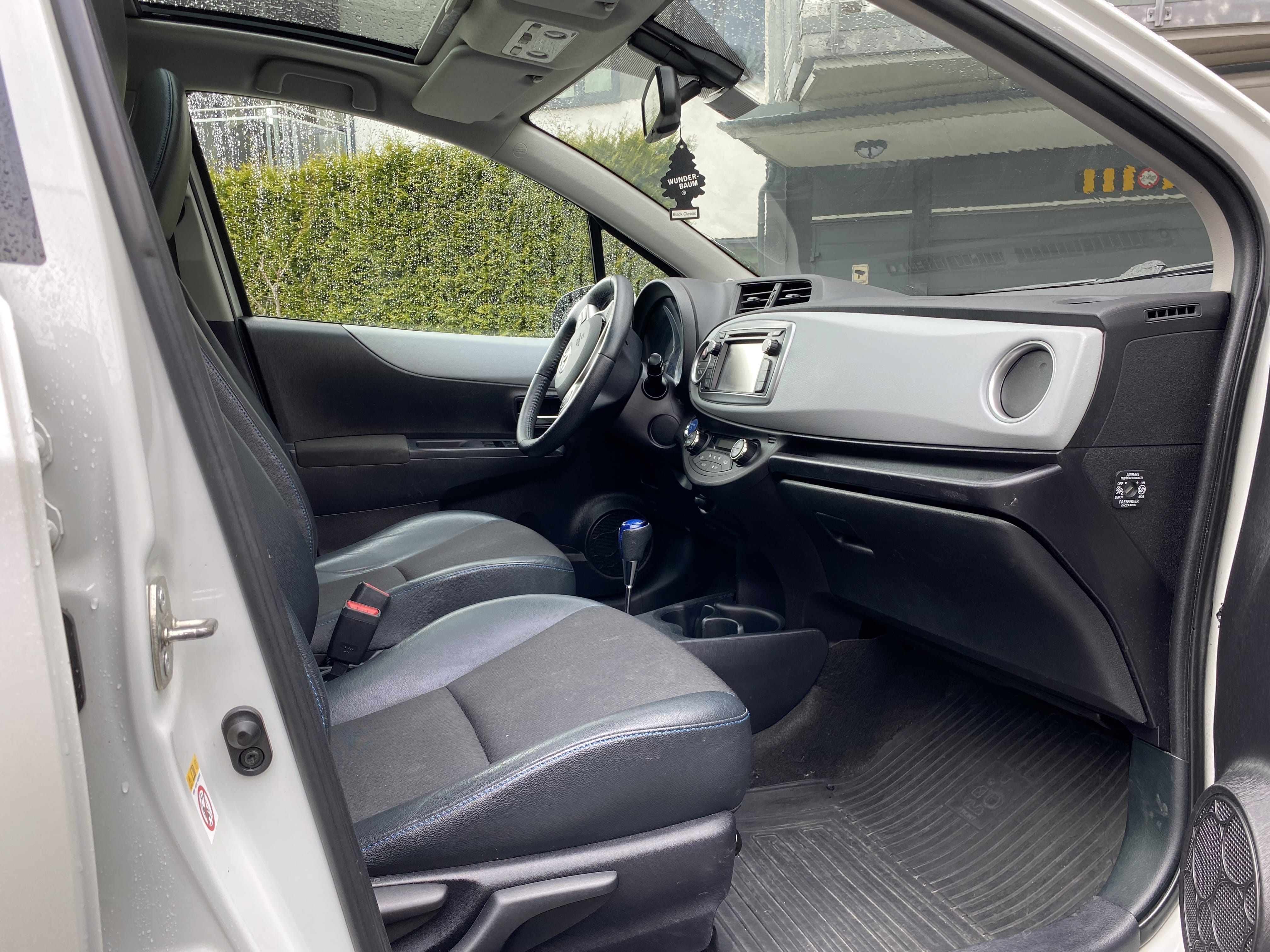 Toyota Yaris Hybrid with Dashcam