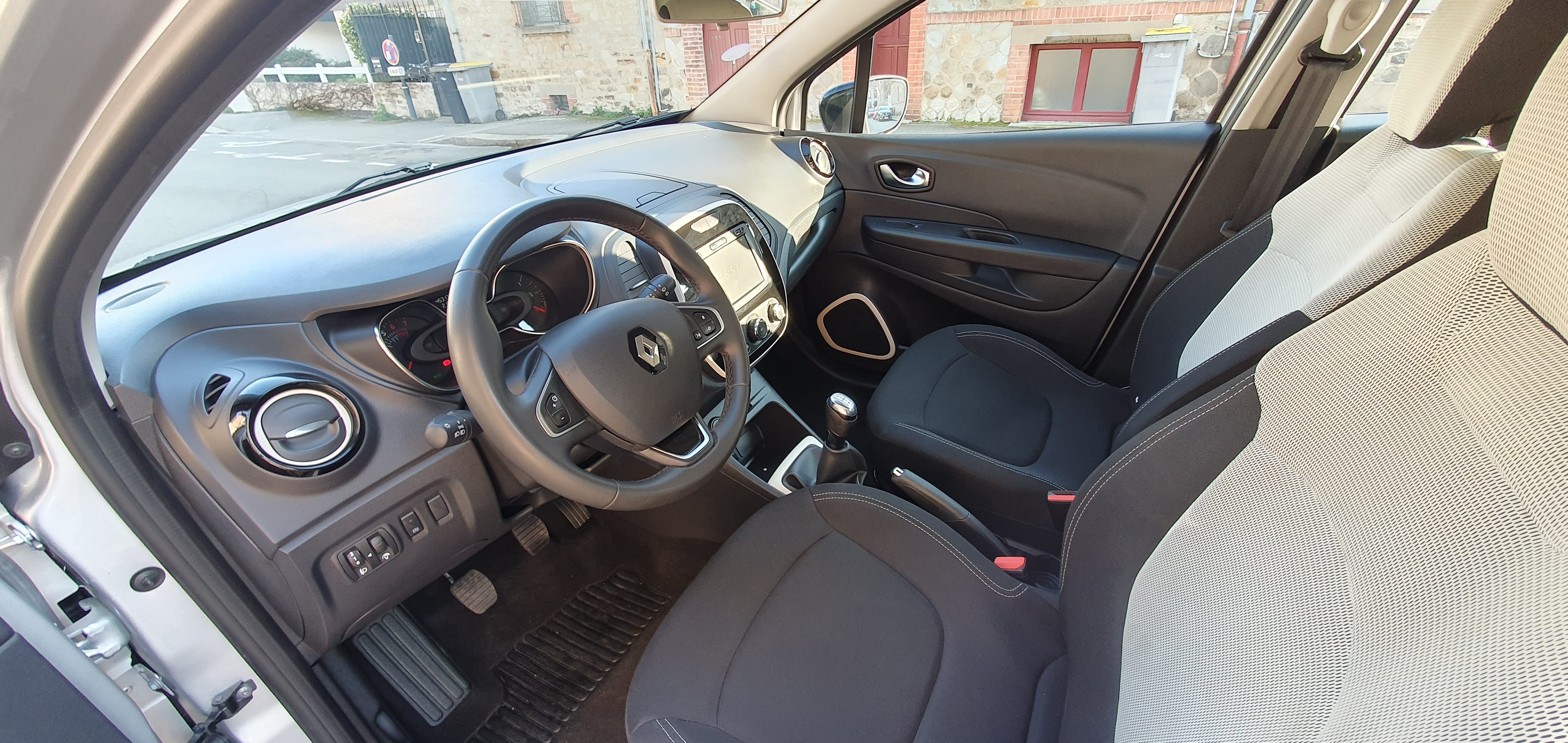 Renault Captur TCe 90 + Sièges auto with Cruise control