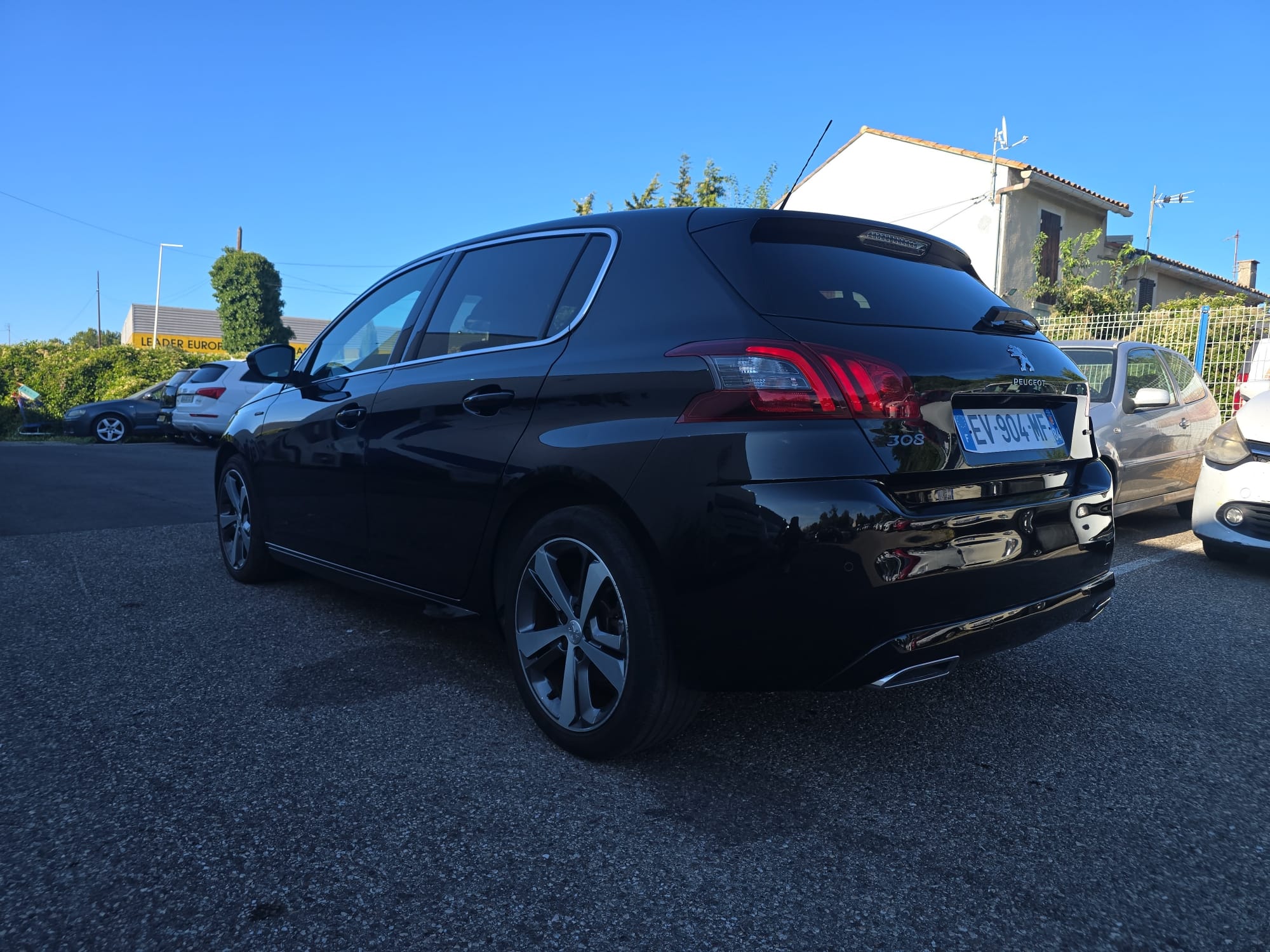 Peugeot 308 with Backup camera