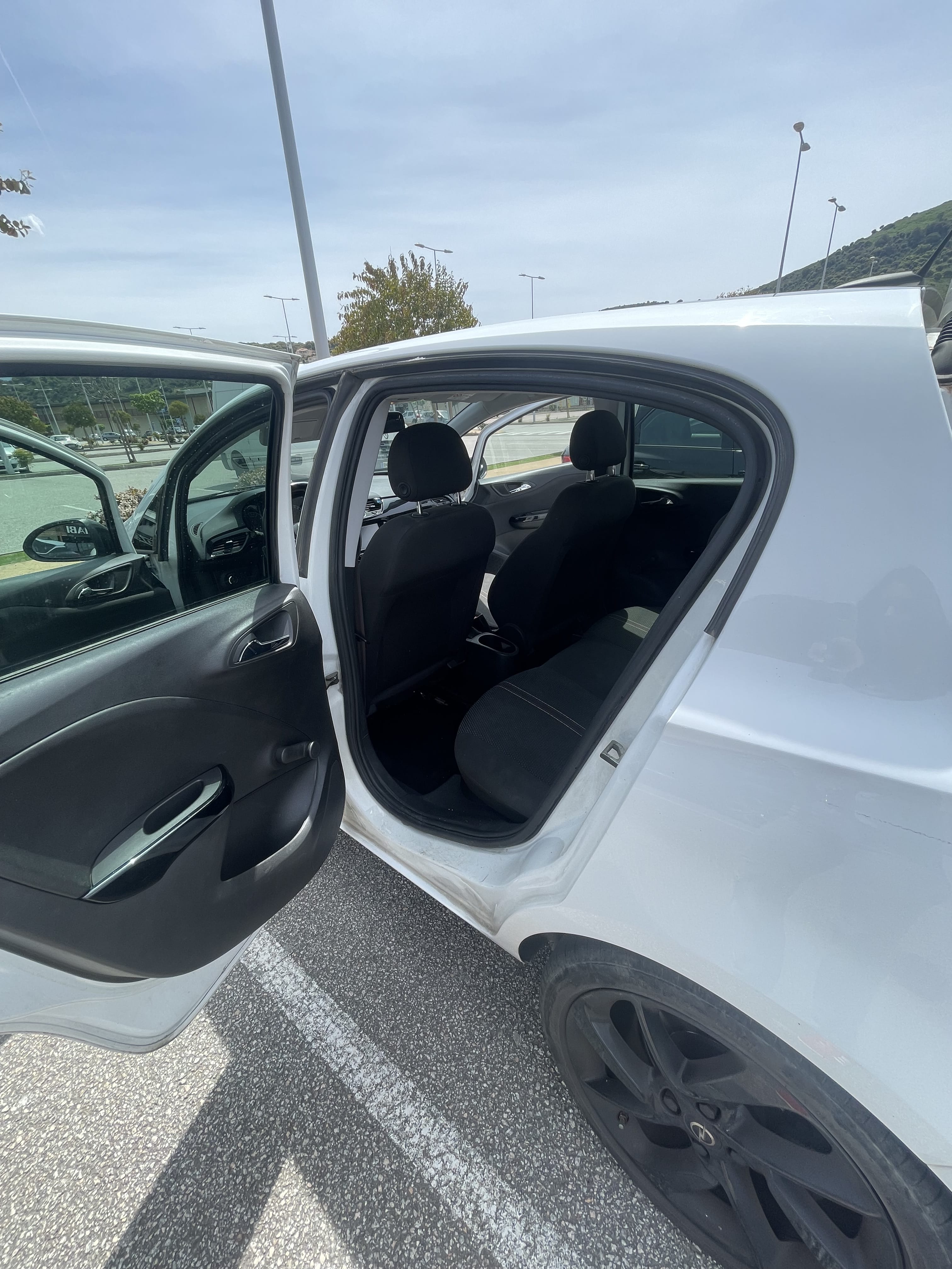 Opel Corsa avec Entrée audio / iPod