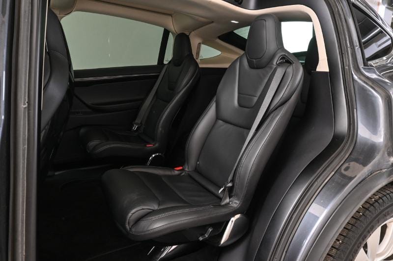 Tesla Model X 90D med Babysete