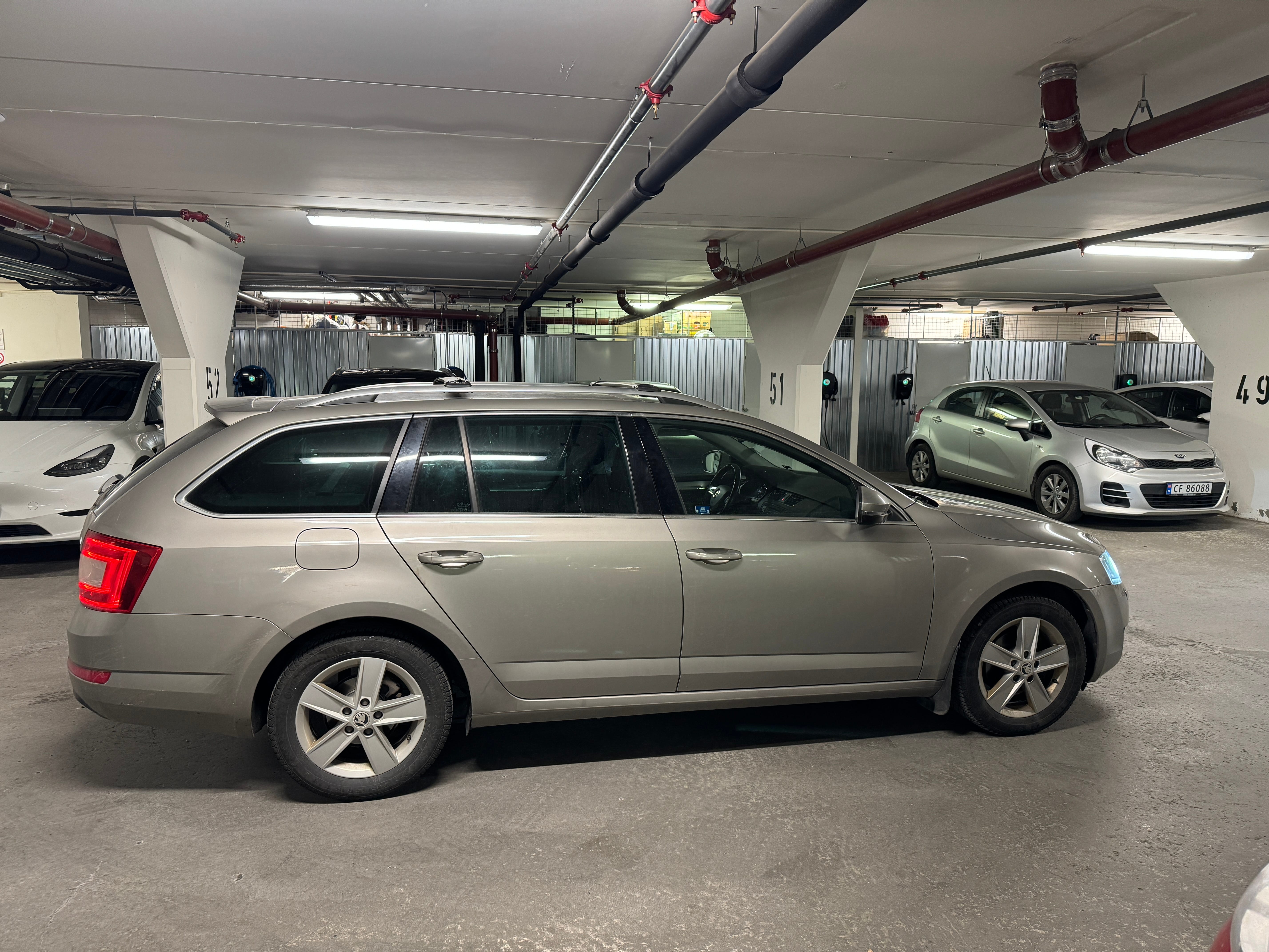 Skoda Octavia 1,6 TDI 105hk Elegance 7DSG med Aircondition