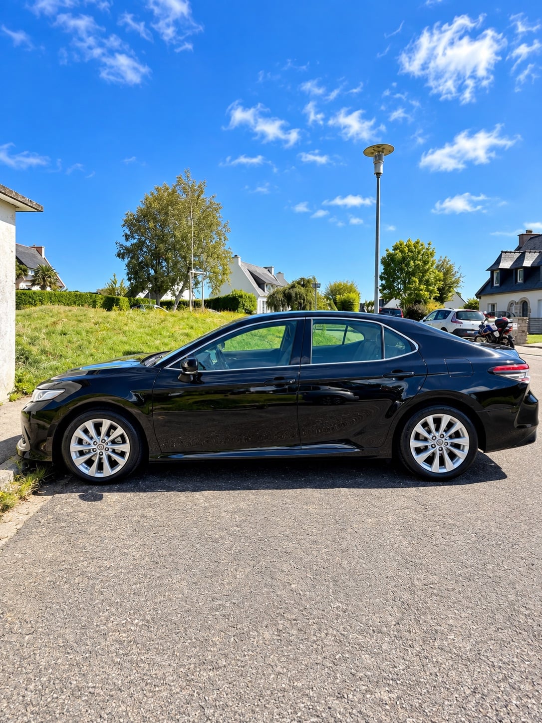 Toyota Camry, 2025, Essence 95 / Électrique (hybride), automatique