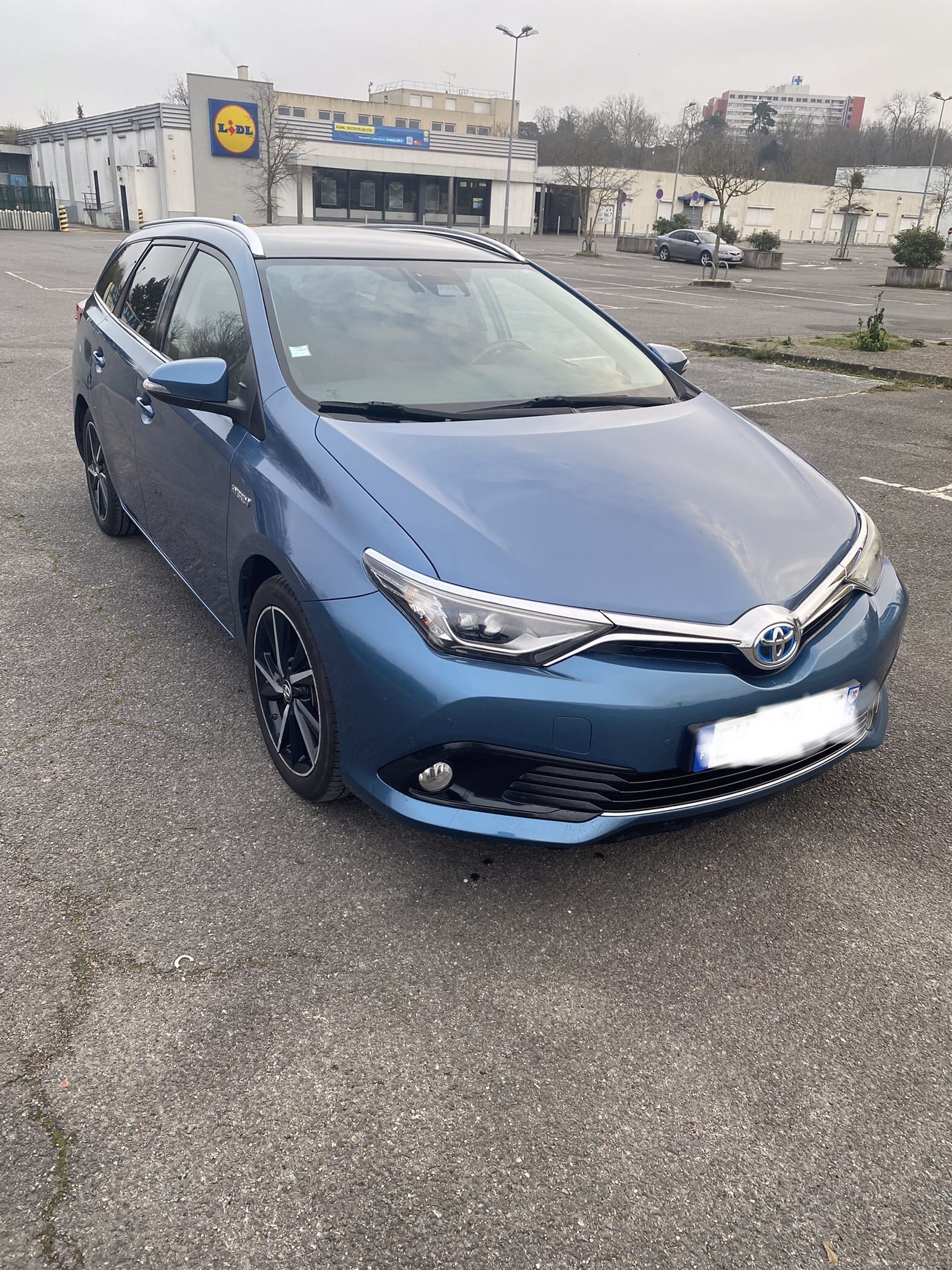 Toyota Auris Touring Sports, 2016, Essence 95 / Électrique (hybride), automatique