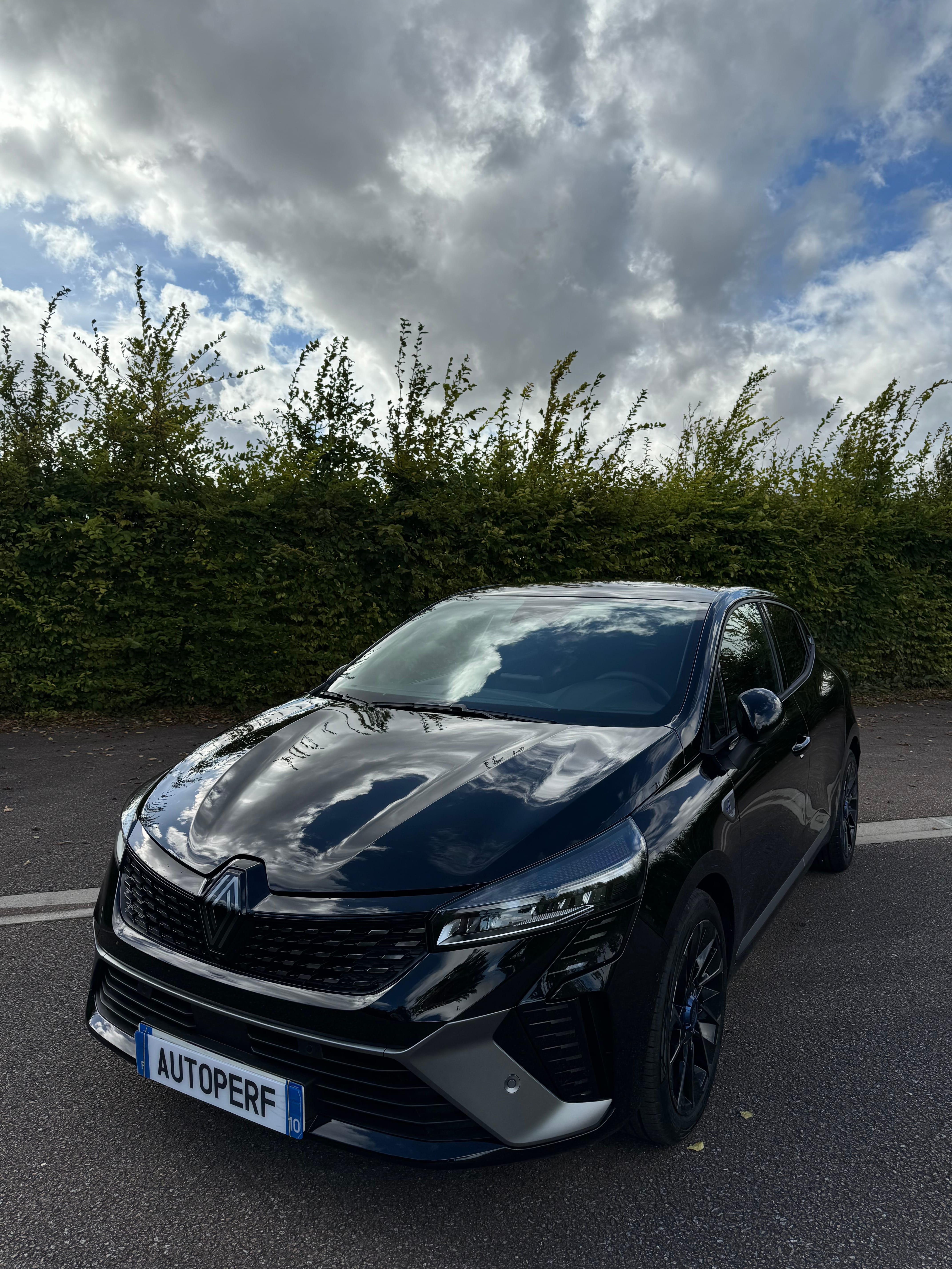 Renault Clio Esprit Alpine, 2024, Essence 98 / Électrique (hybride), automatique