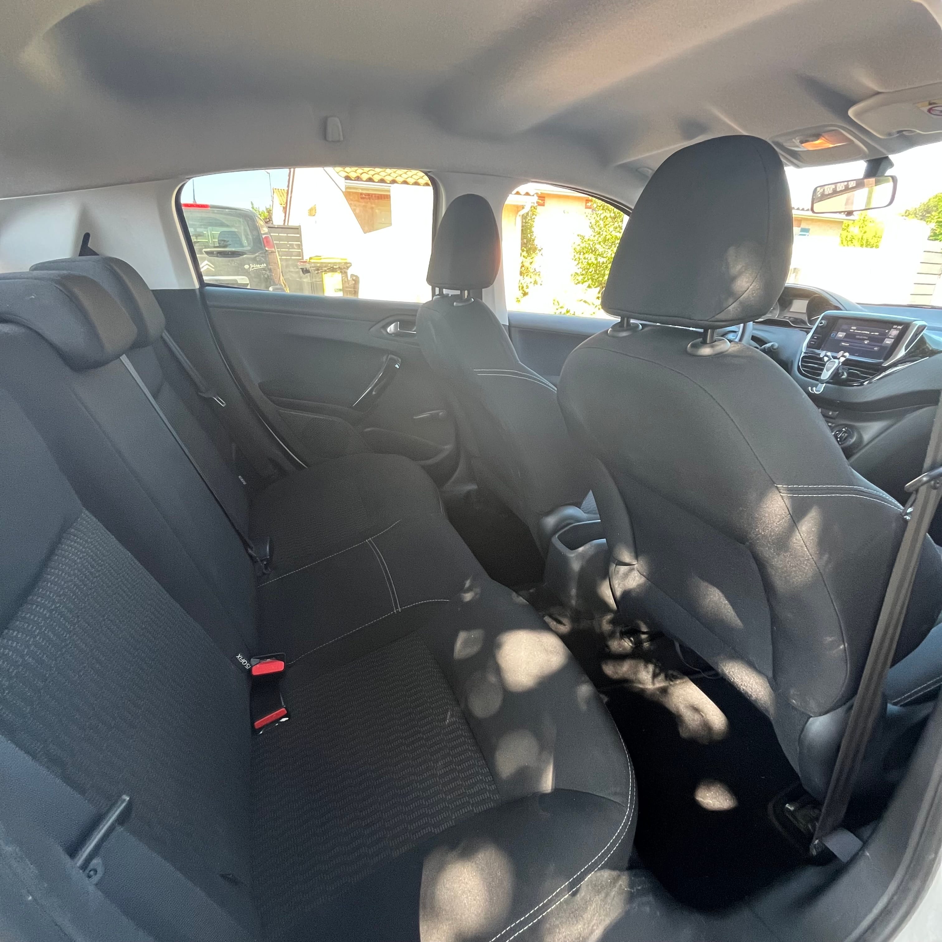 Peugeot 208 avec Entrée audio / iPod