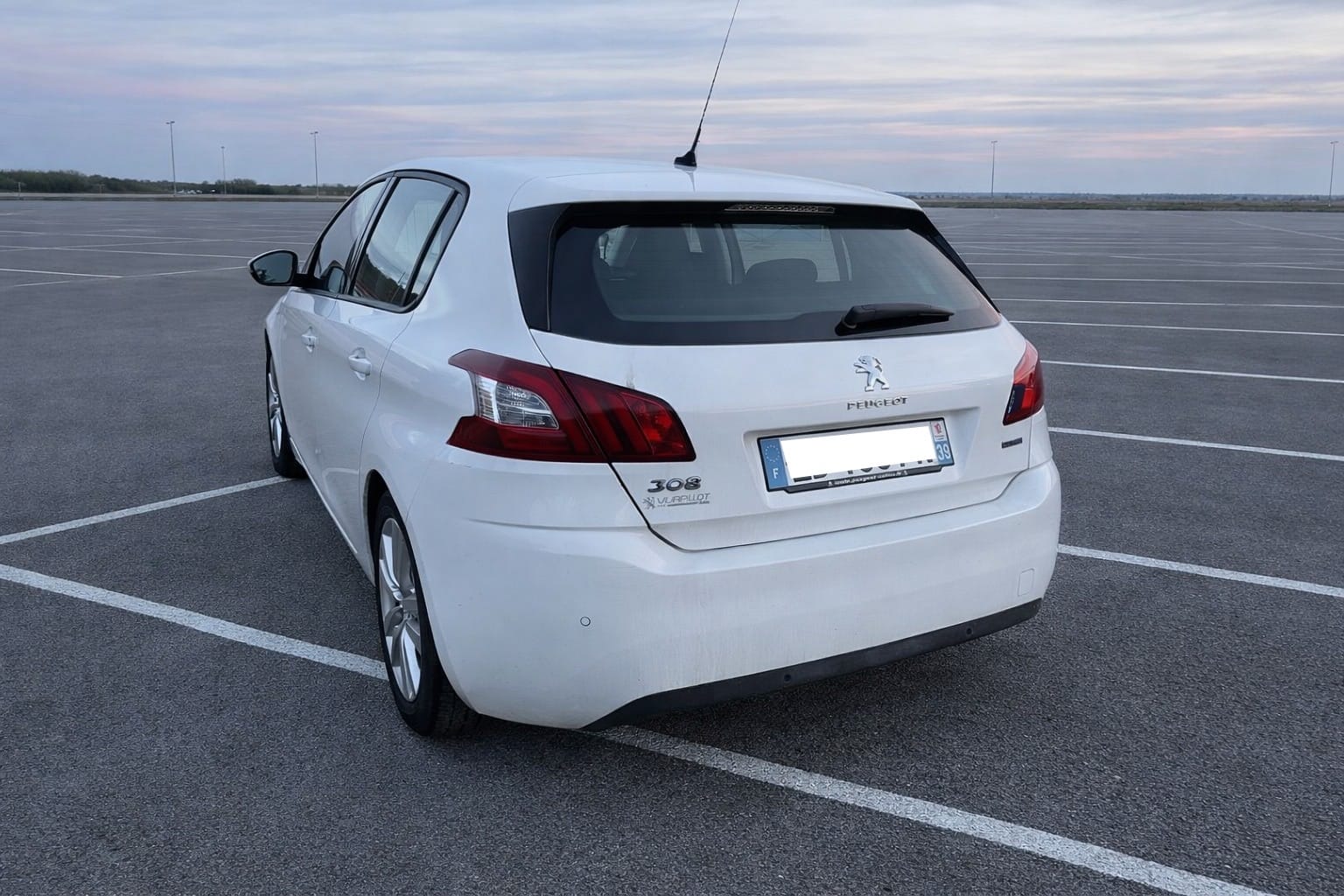 Peugeot 308 1,6 hdi boîte auto 6 avec GPS