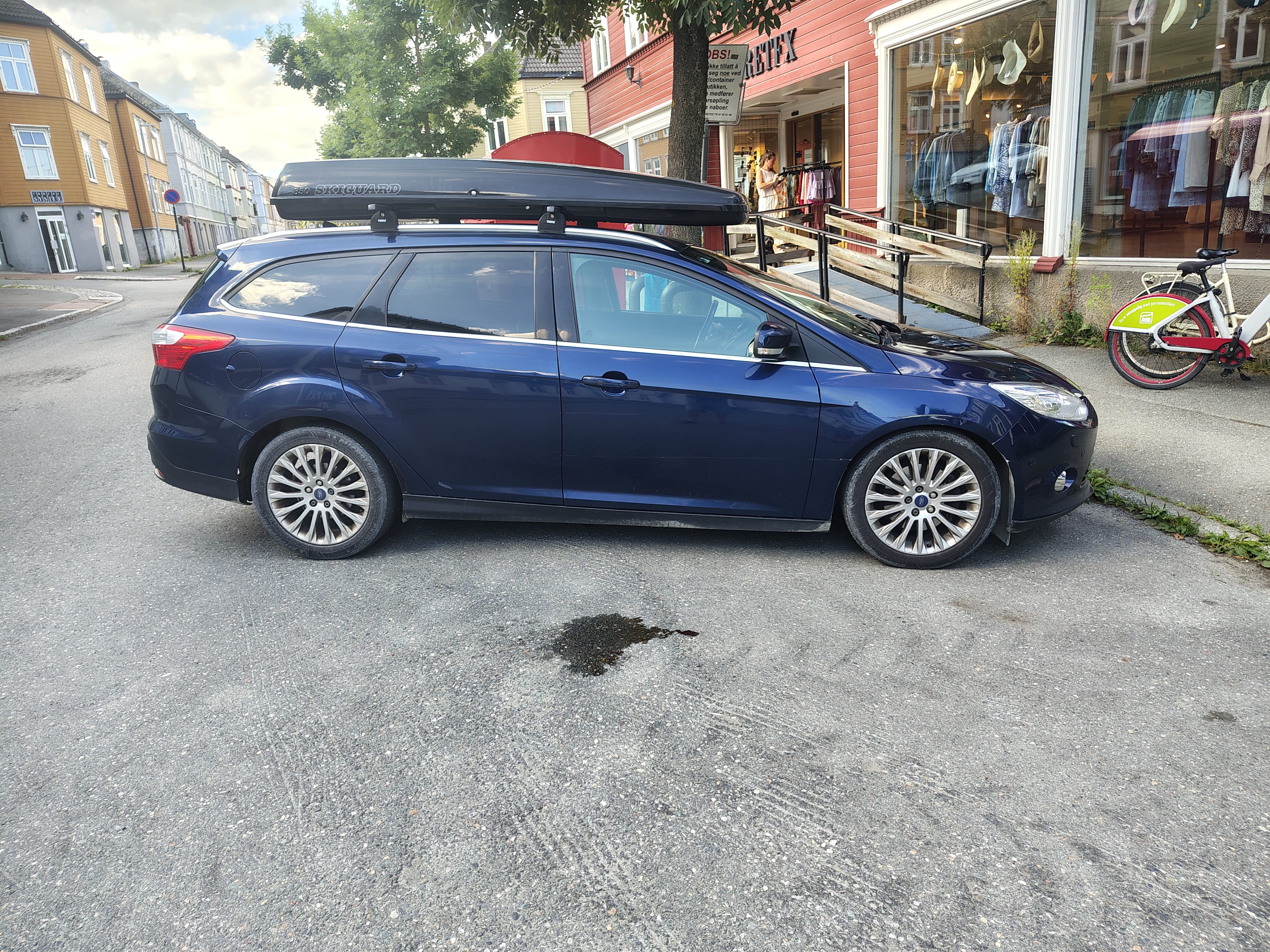 Ford Focus Stasjonsvogn med skiboks med Aircondition