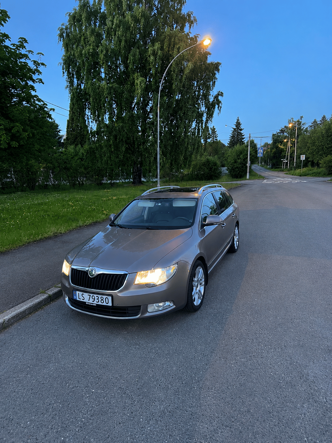 Skoda Superb 2.0 Disel Automatic - Panorama Full Package med Aircondition