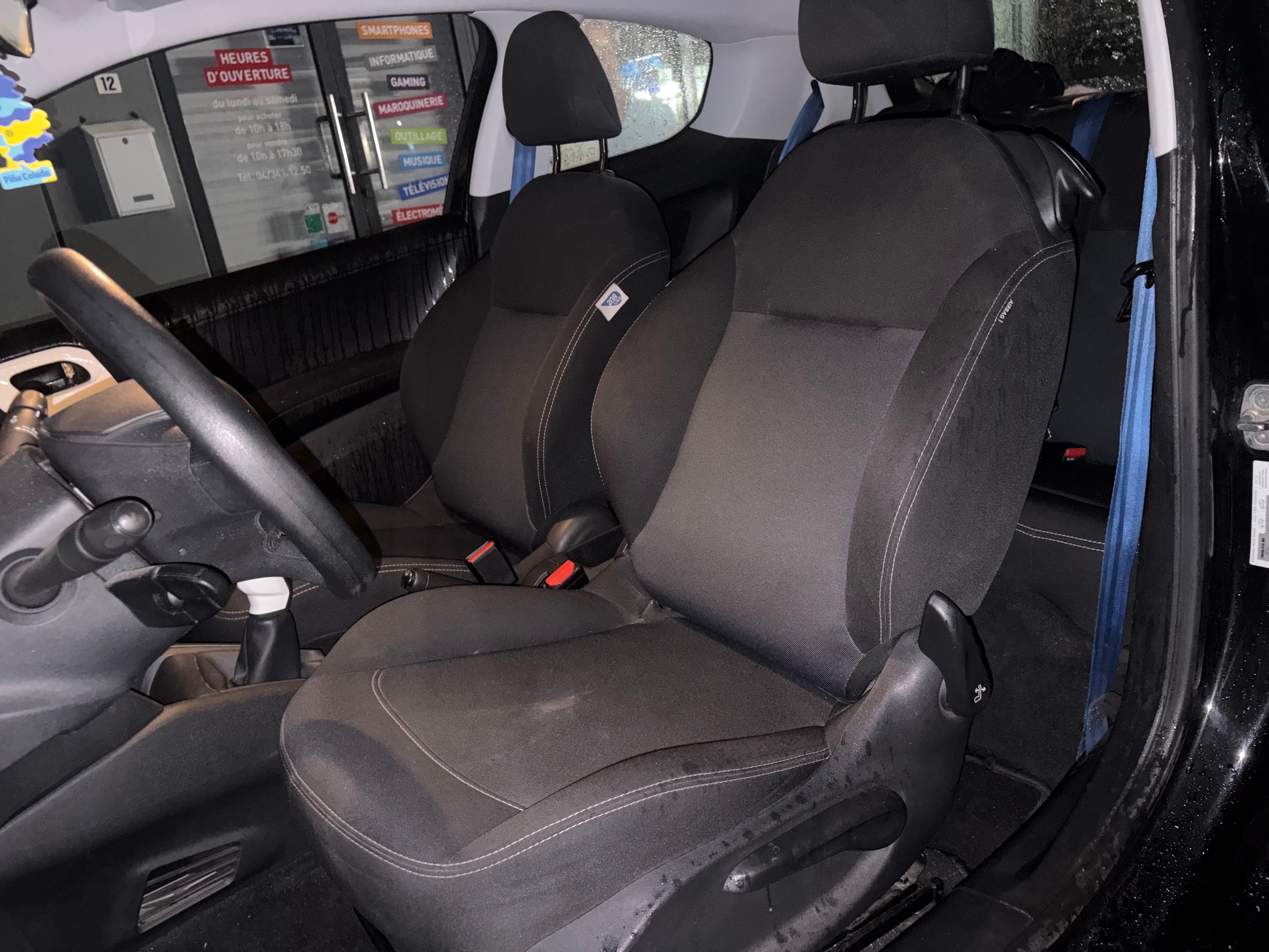Peugeot 208 Like with Car radio