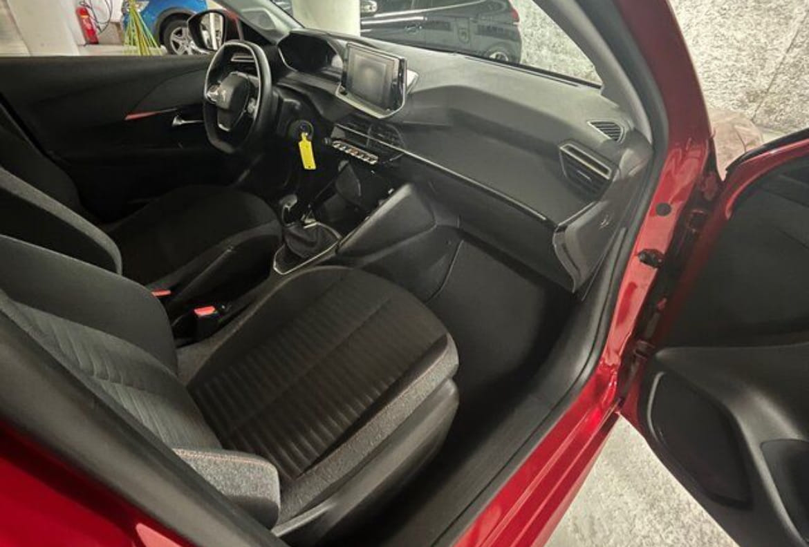 Peugeot 208 avec Apple CarPlay