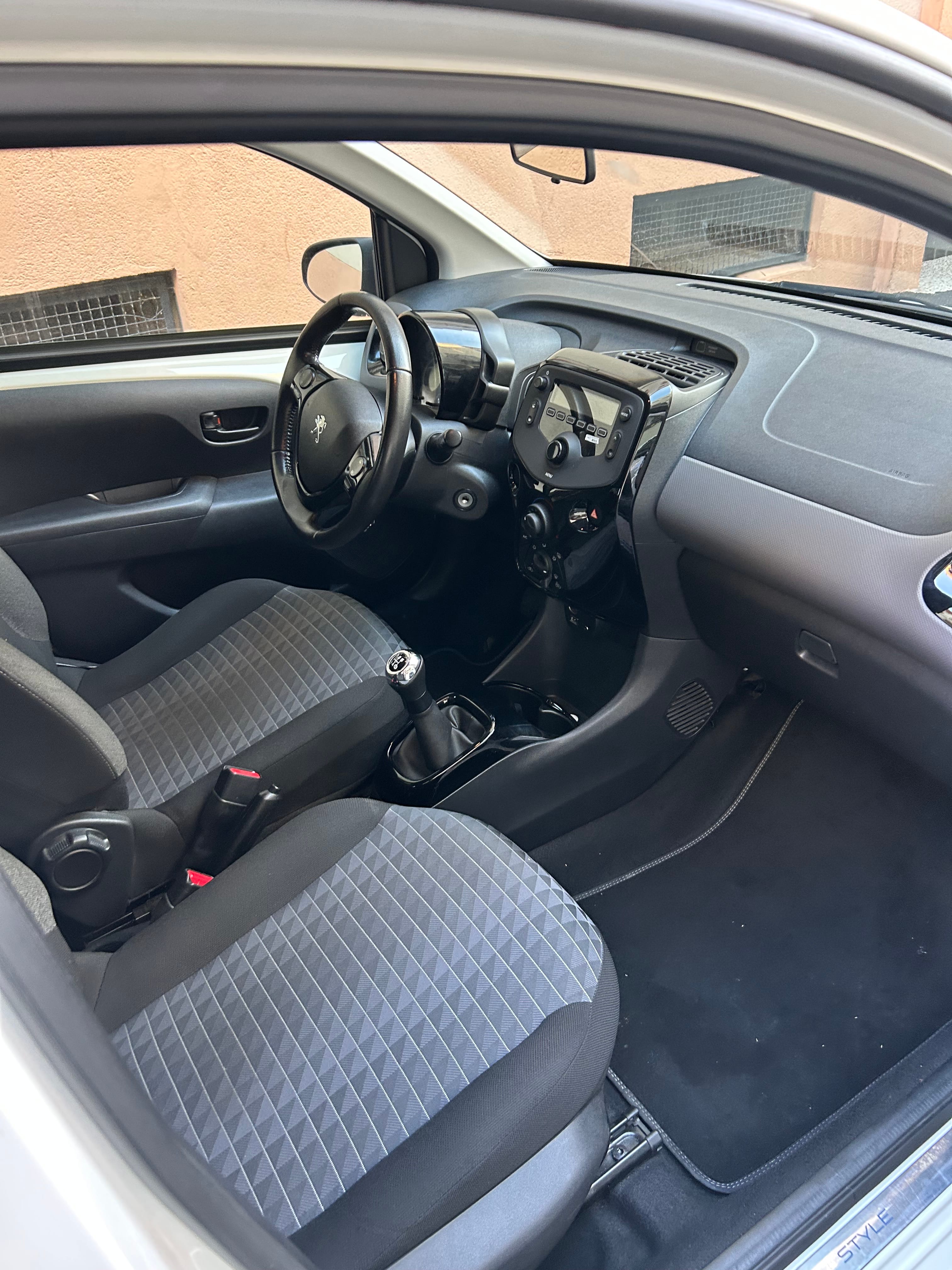 Peugeot 108 Exclusive avec Régulateur de vitesse