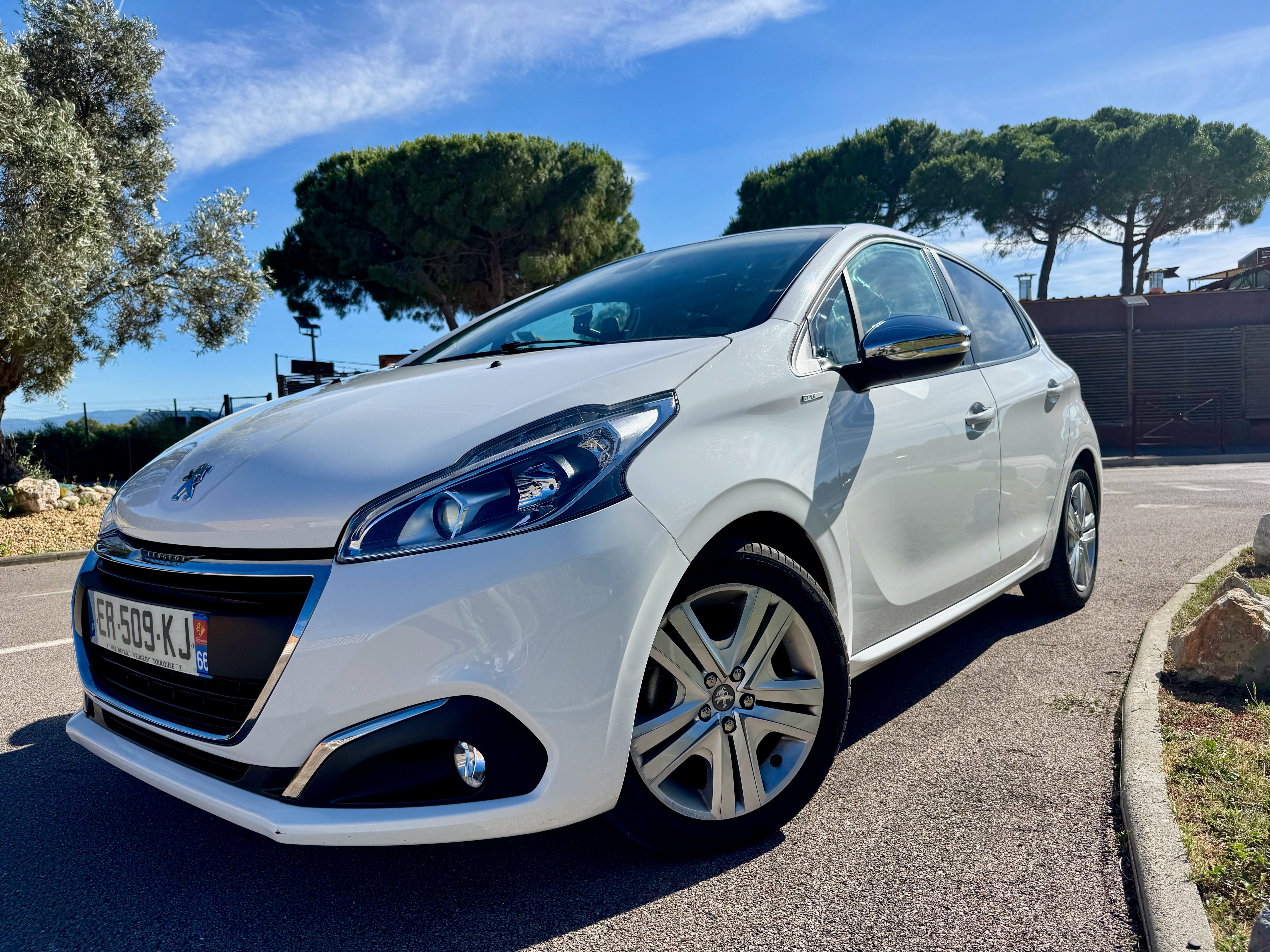Peugeot 208 1.6 HDI - 5 PORTES - CLIMATISATION - ECRAN TACTILE - BLUETOOTH, 2017, Diesel