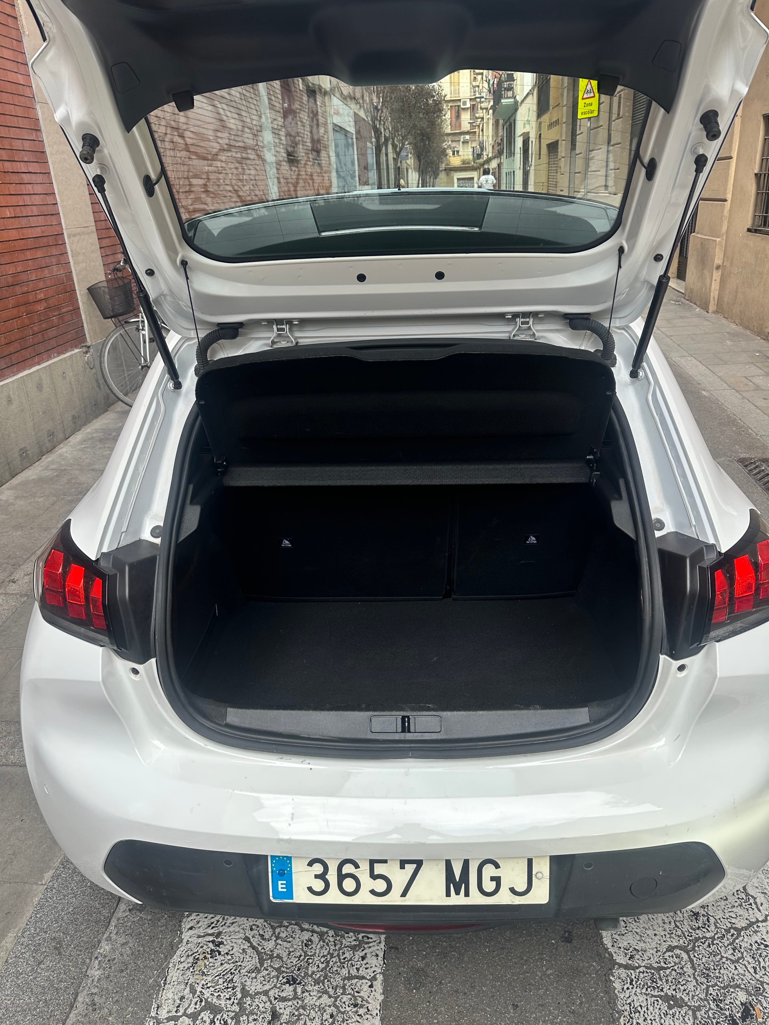 Peugeot 208 with Apple CarPlay