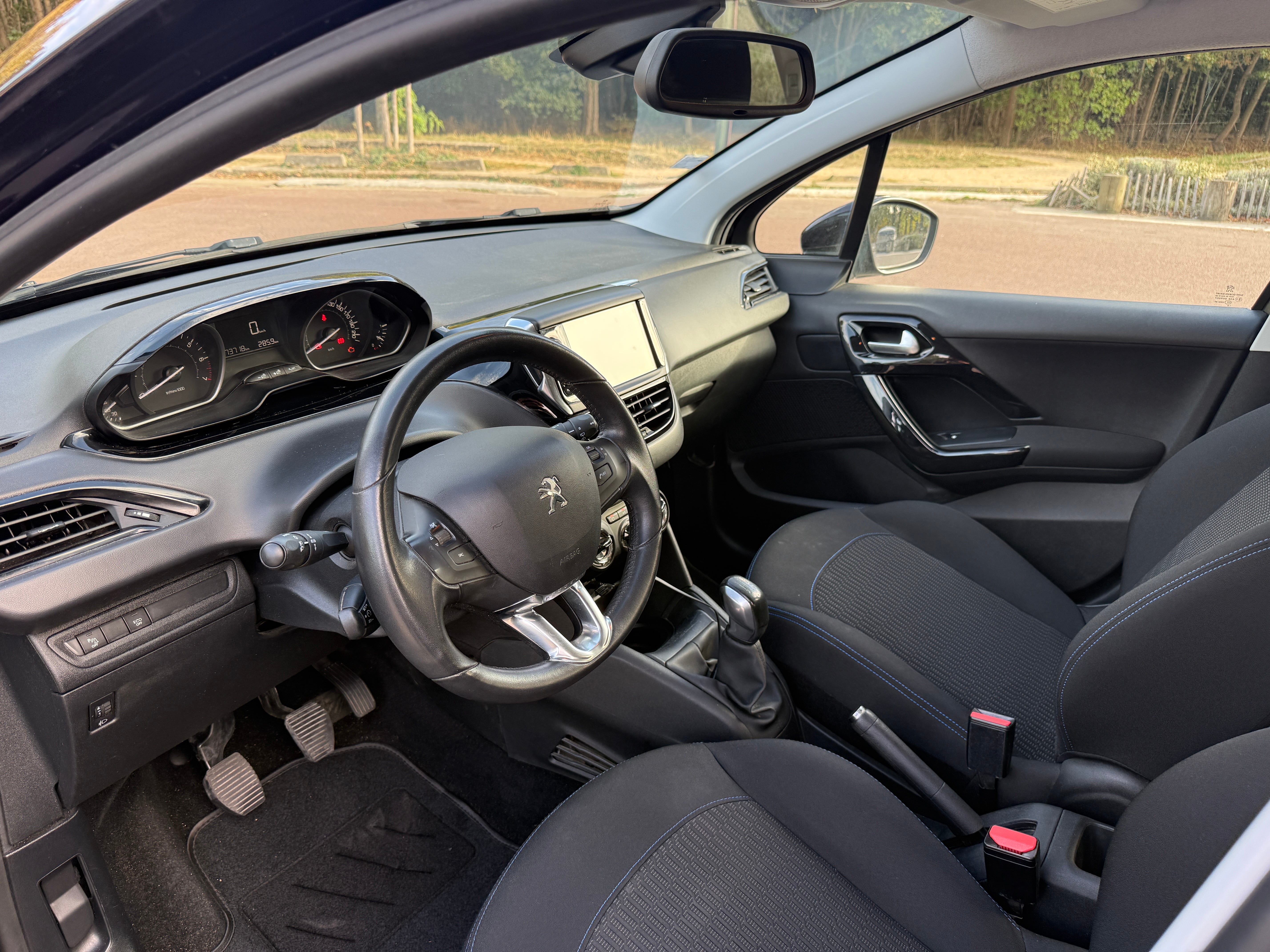Peugeot 208 with Cruise control