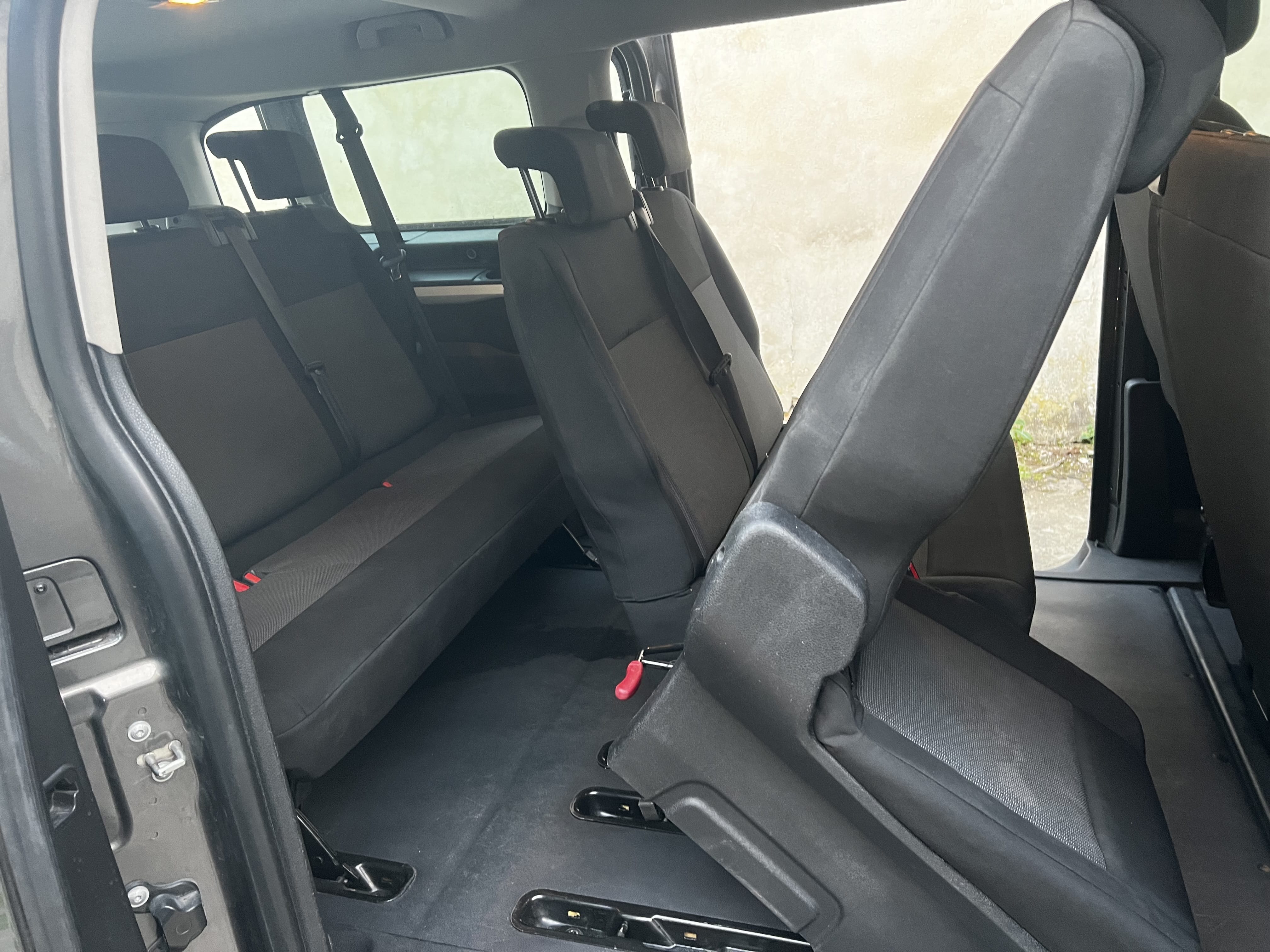Peugeot Traveller 9 places avec Siège bébé