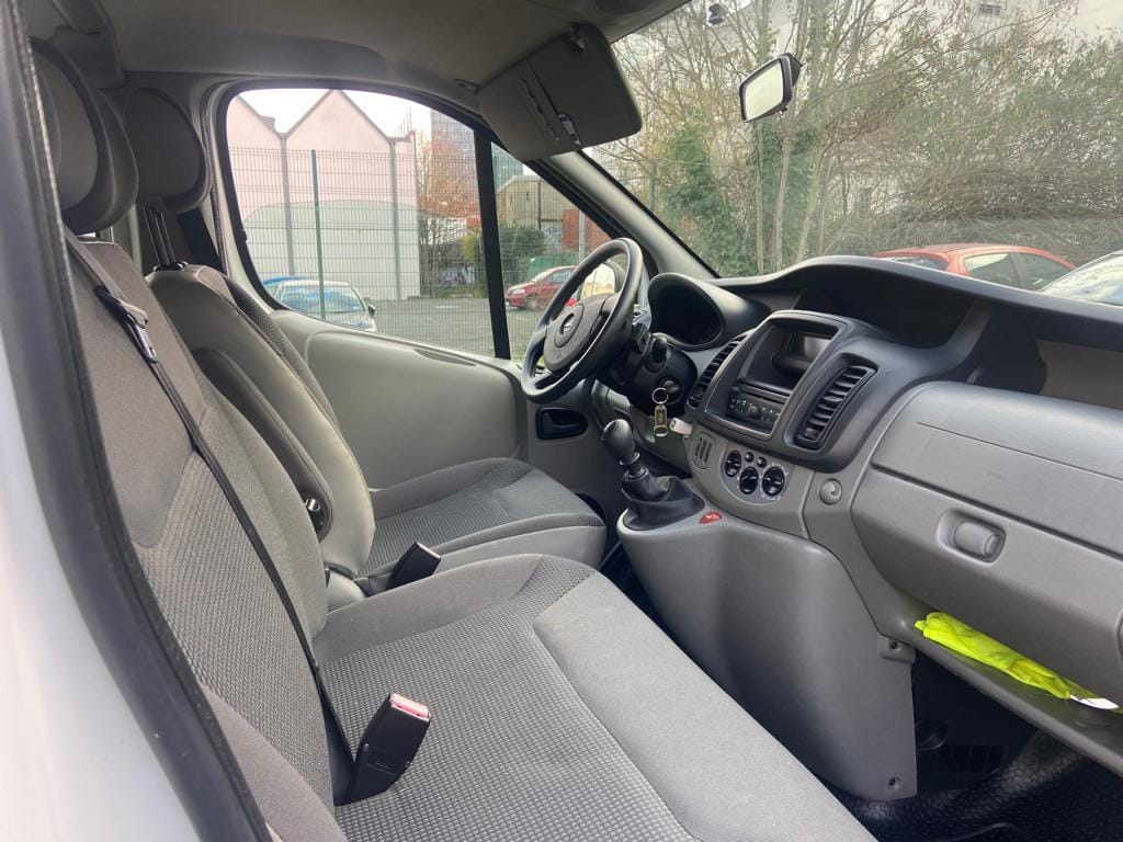 Opel Vivaro Combi avec Siège bébé