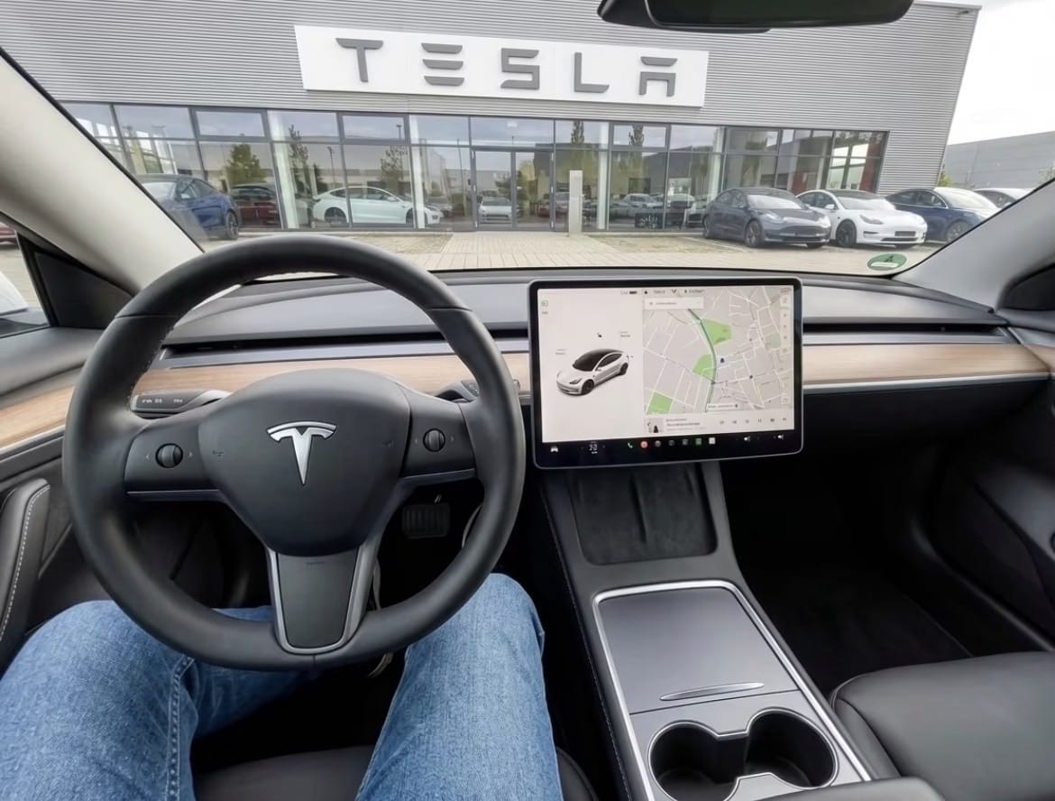 Tesla Model 3 Standard Range Plus mit Rückfahrkamera
