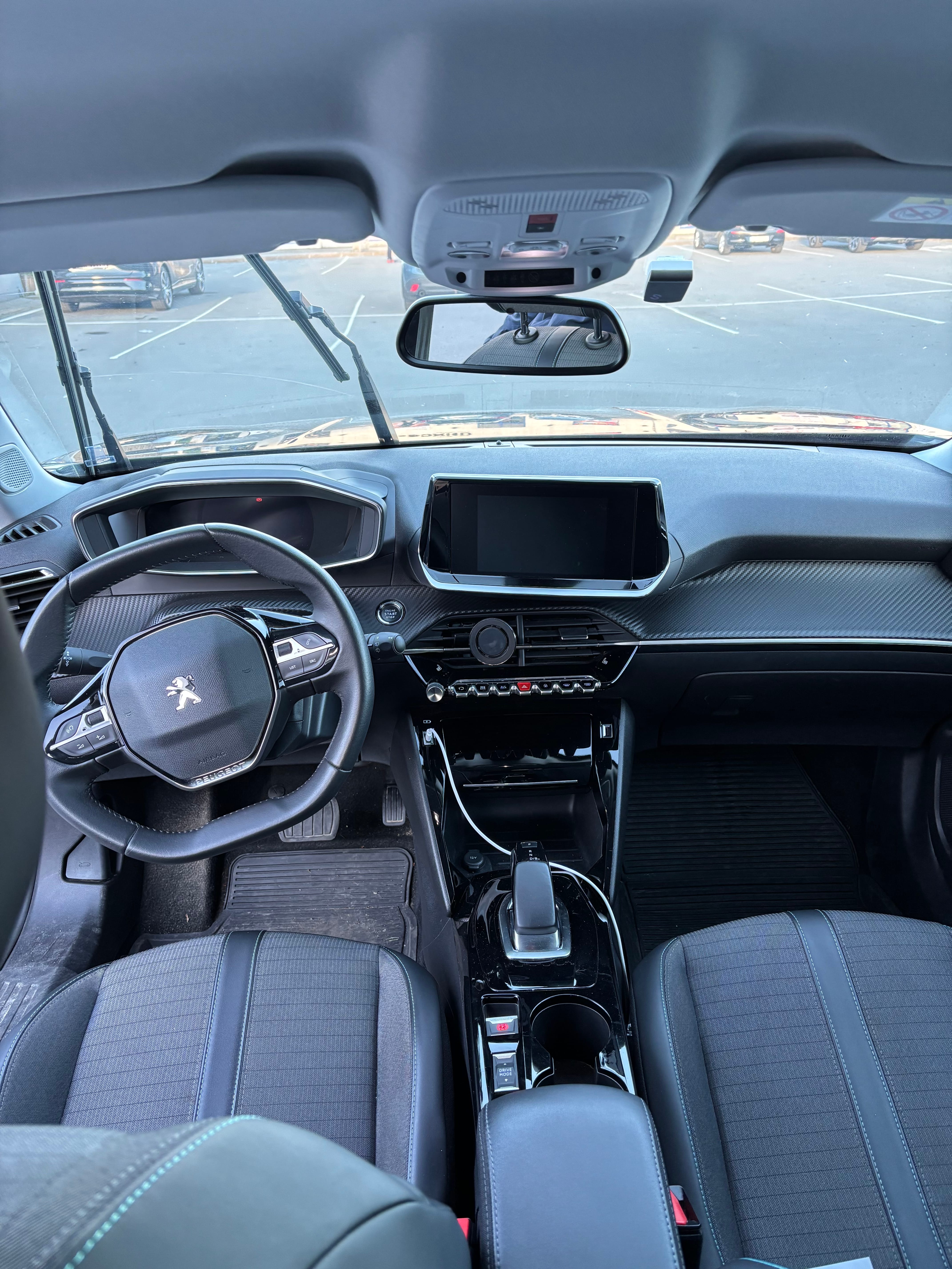 Peugeot e-2008 with Cruise control