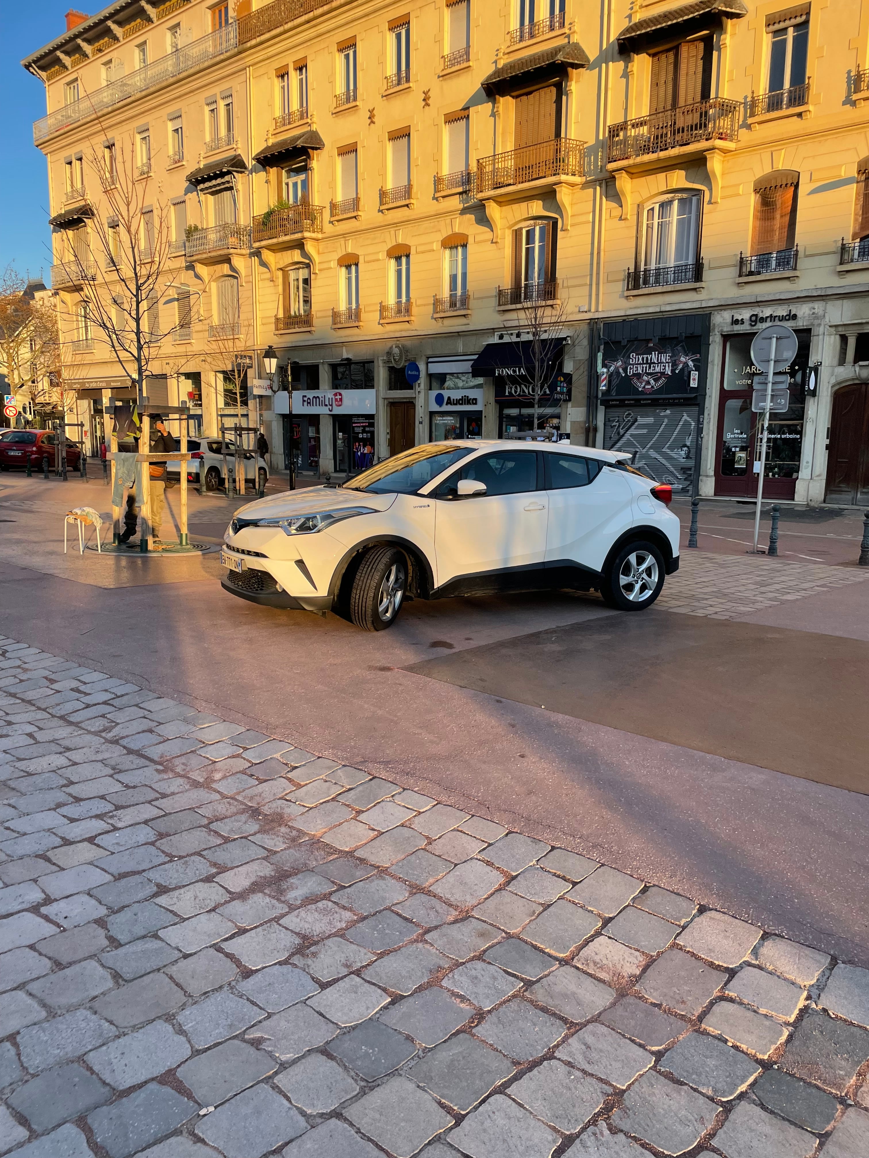 Toyota C-HR Hybrid avec Climatisation