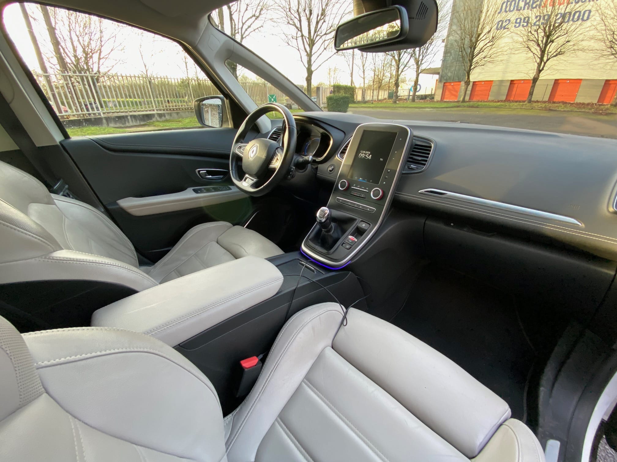 Renault Scenic with Baby seat