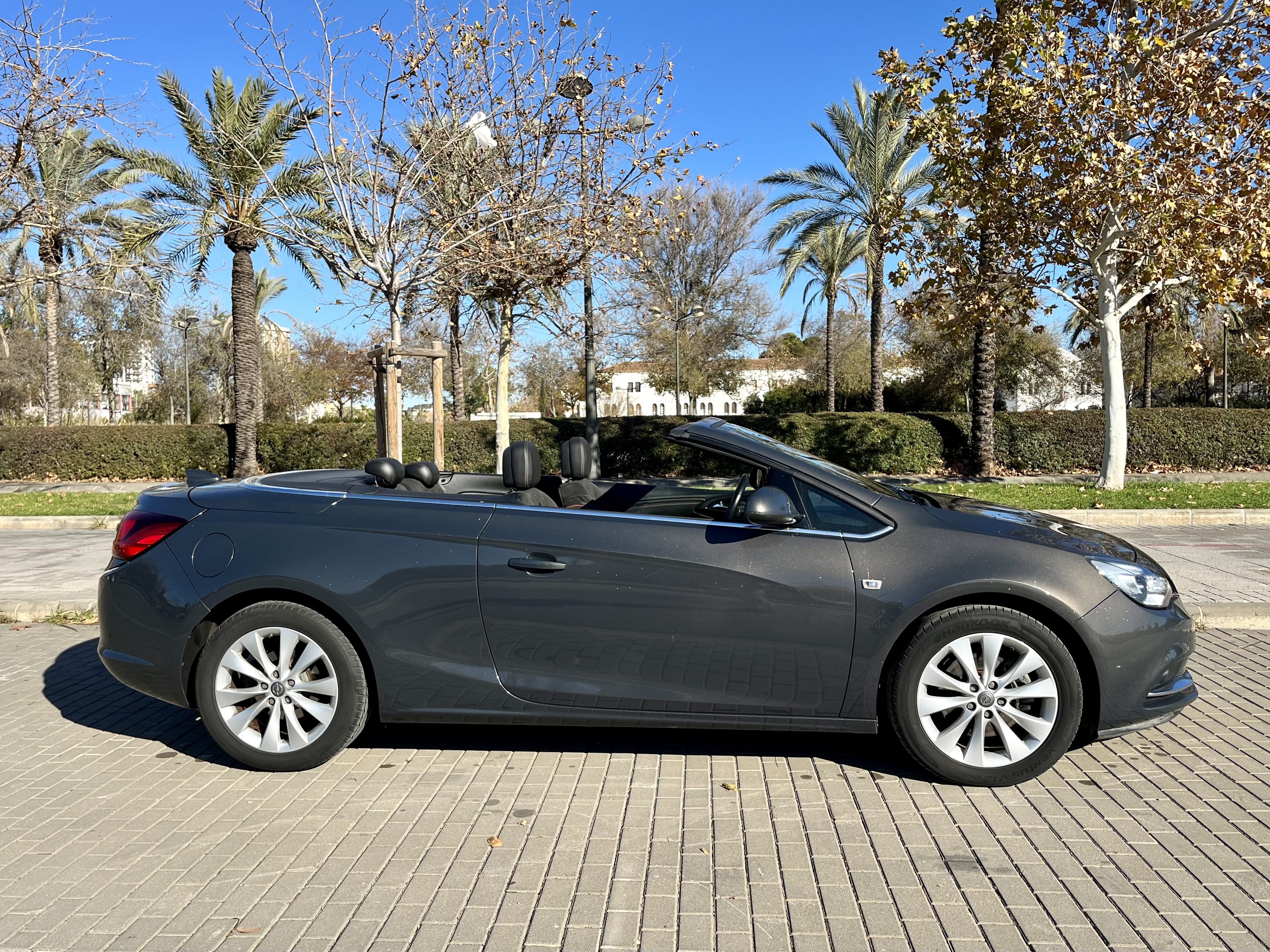 Opel Cascada with Air conditioning
