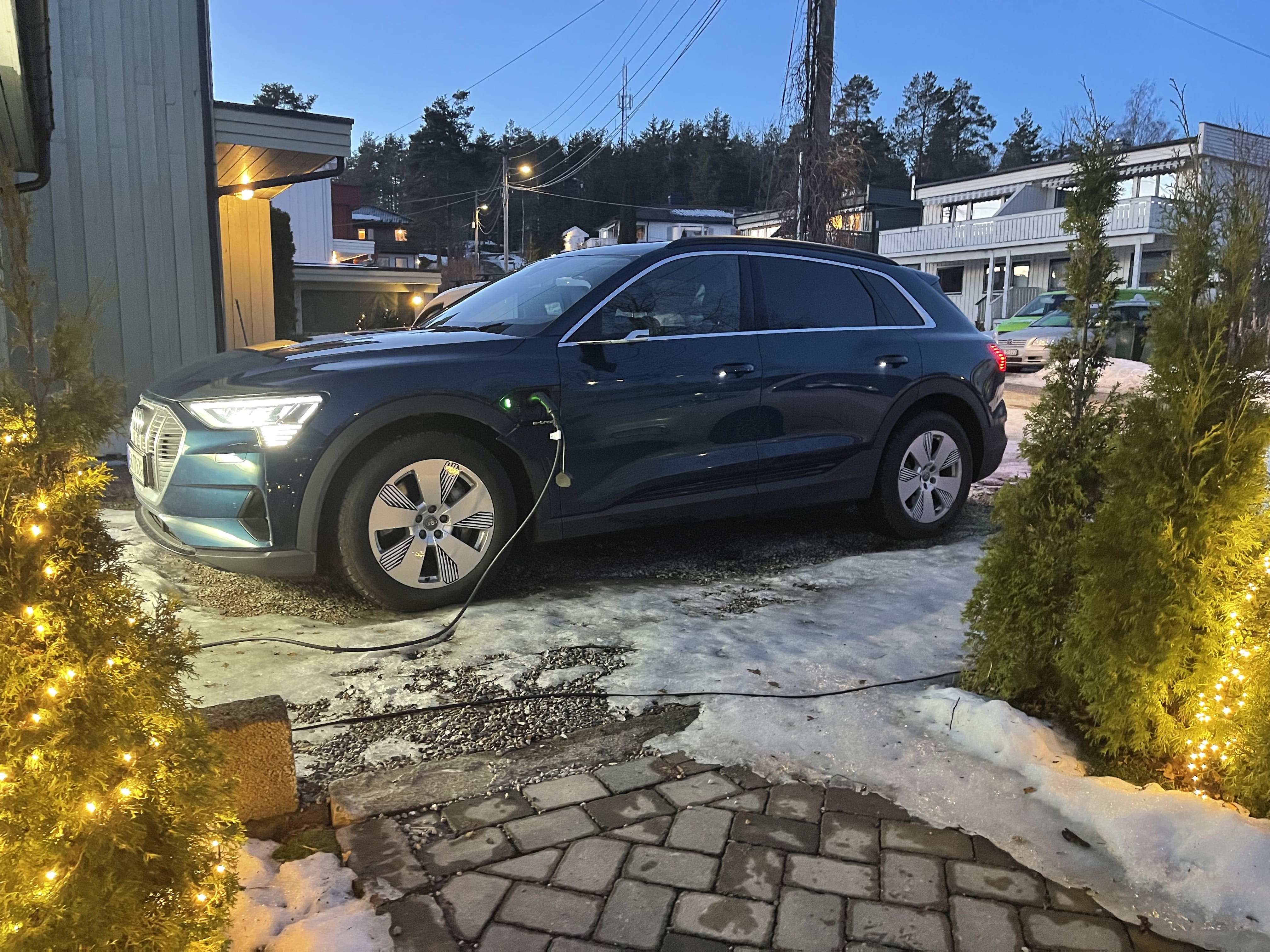 Audi e-tron 55 - quattro 4x4 og luftfjæring med GPS