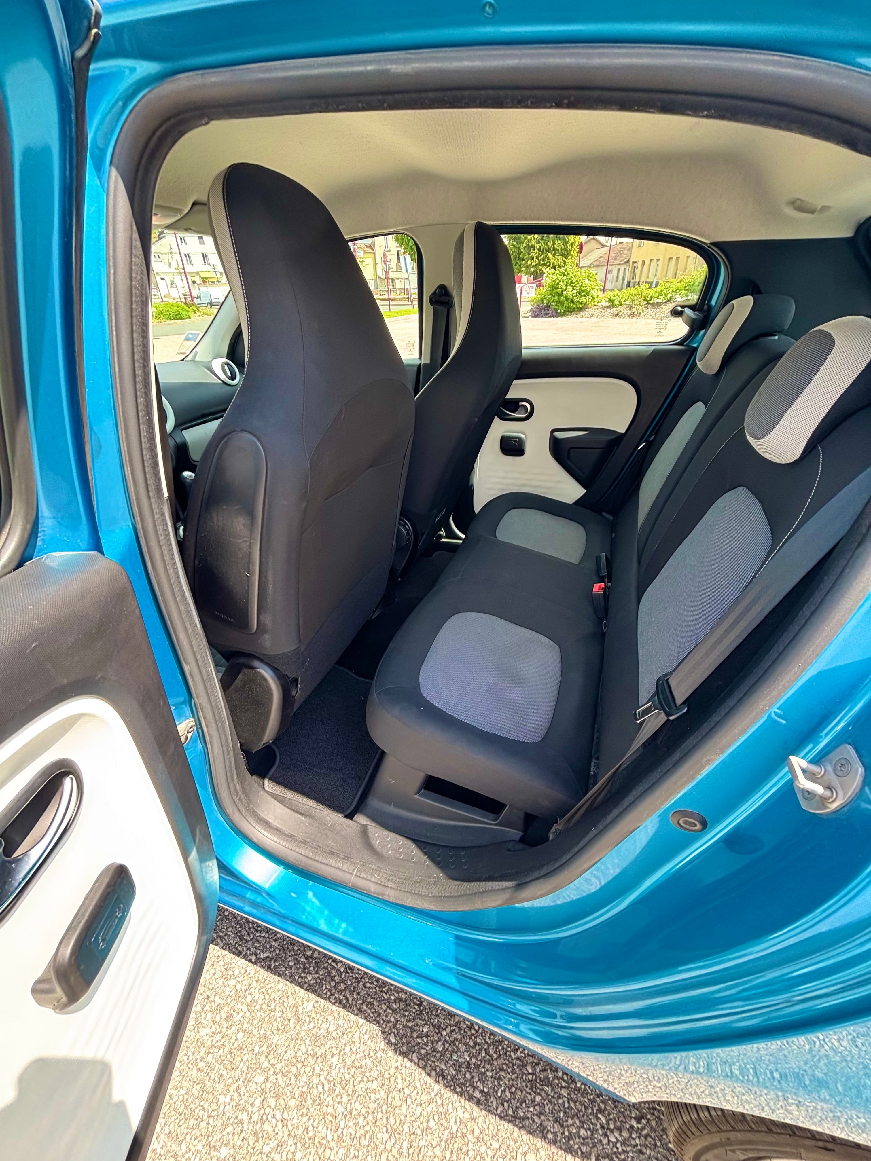 Renault Twingo III avec Autoradio