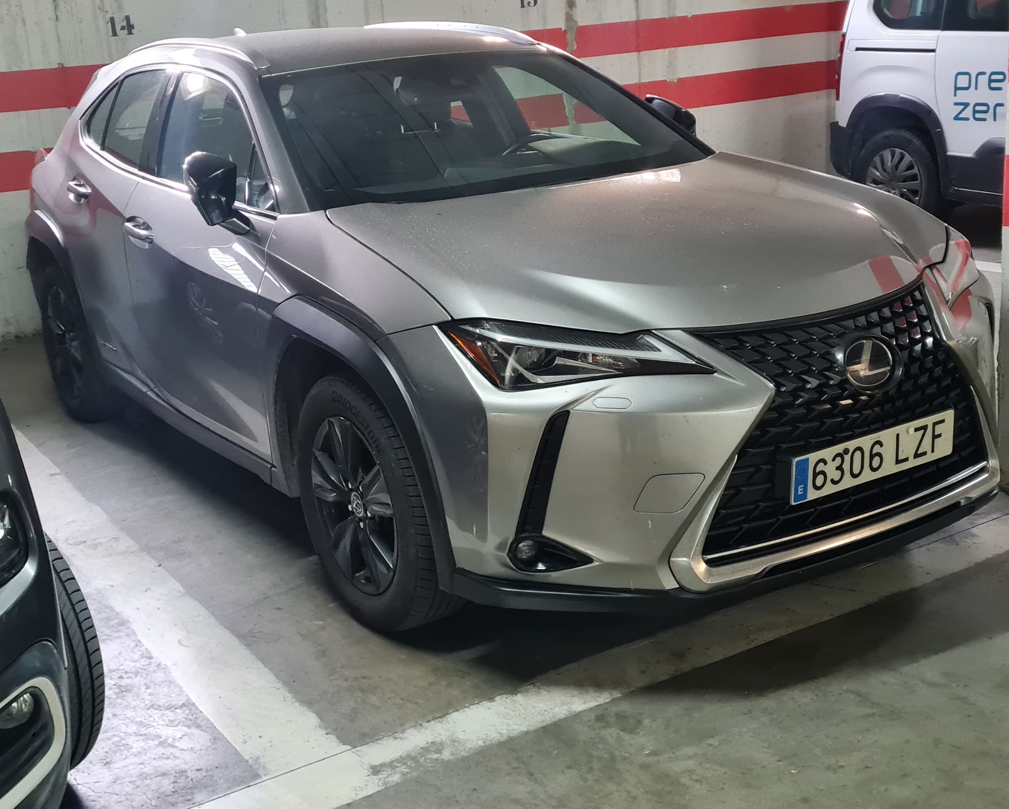 Lexus UX 250h, 2022, Gasolina 95 / Électrique (hybride), automatique
