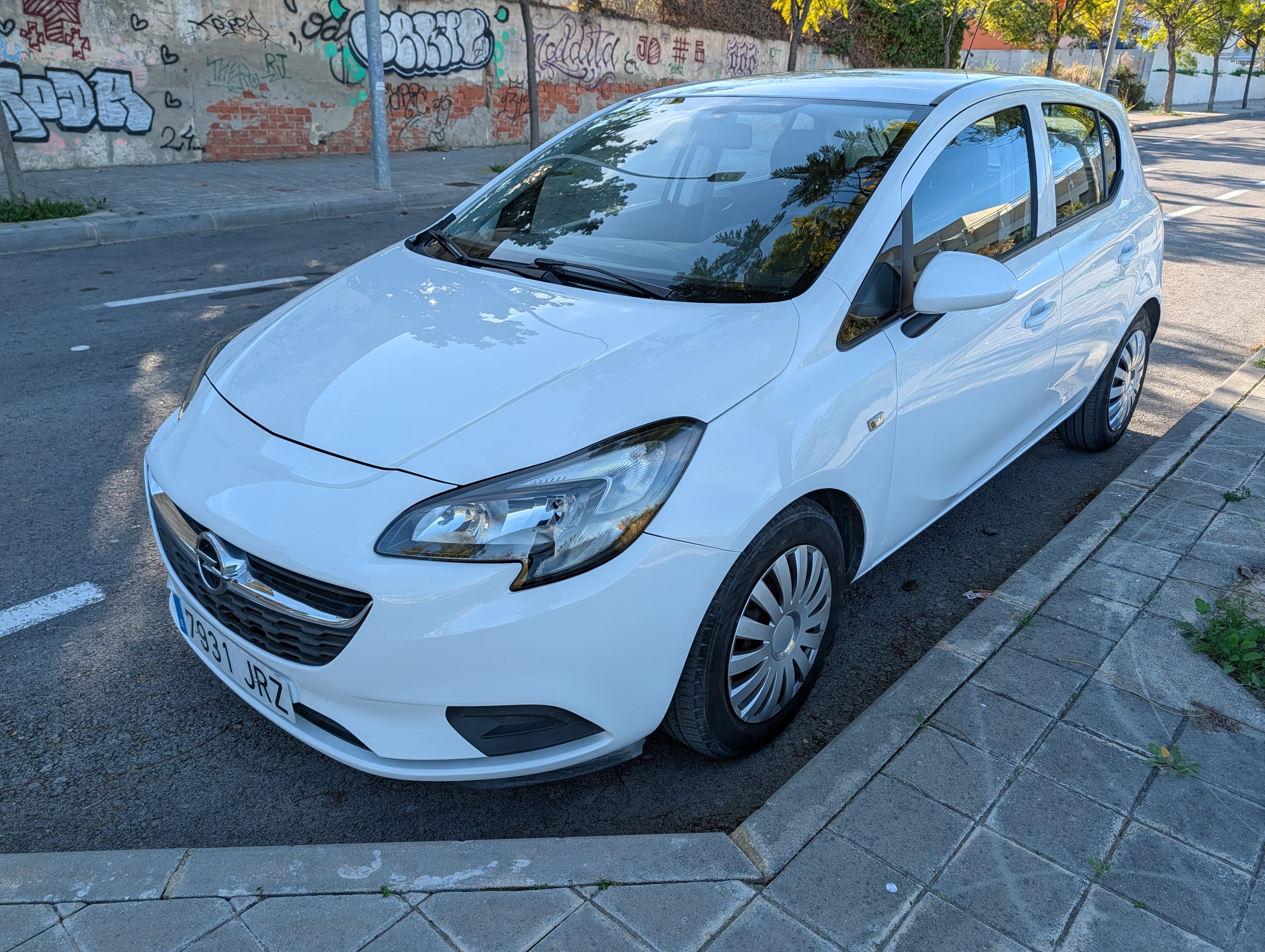 Opel Corsa avec Entrée audio / iPod