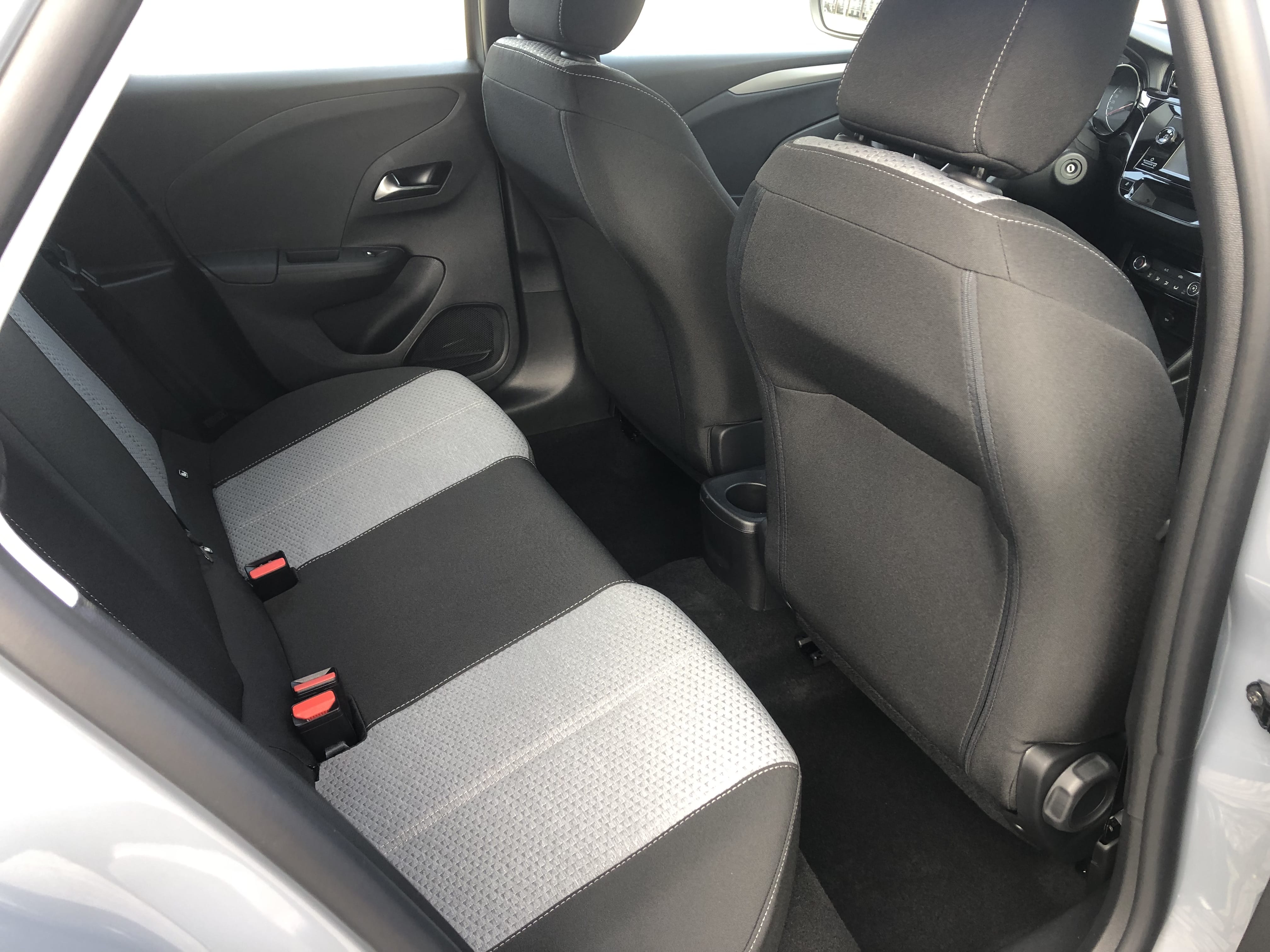 Opel Corsa Hôpital la crois saint-Simon/Métro9Maraichers/ rue des Pyrénées /USB/Clim/Régulateur avec Entrée audio / iPod