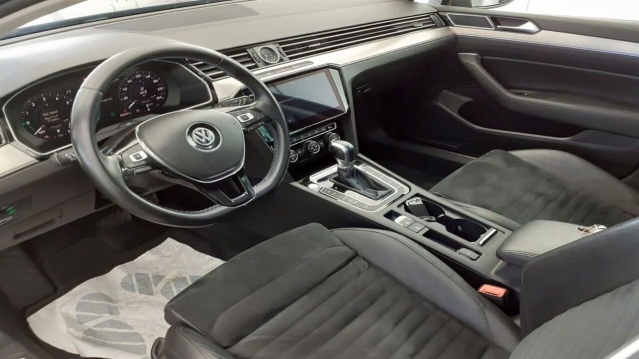Volkswagen Passat SW GTE Hybride avec GPS