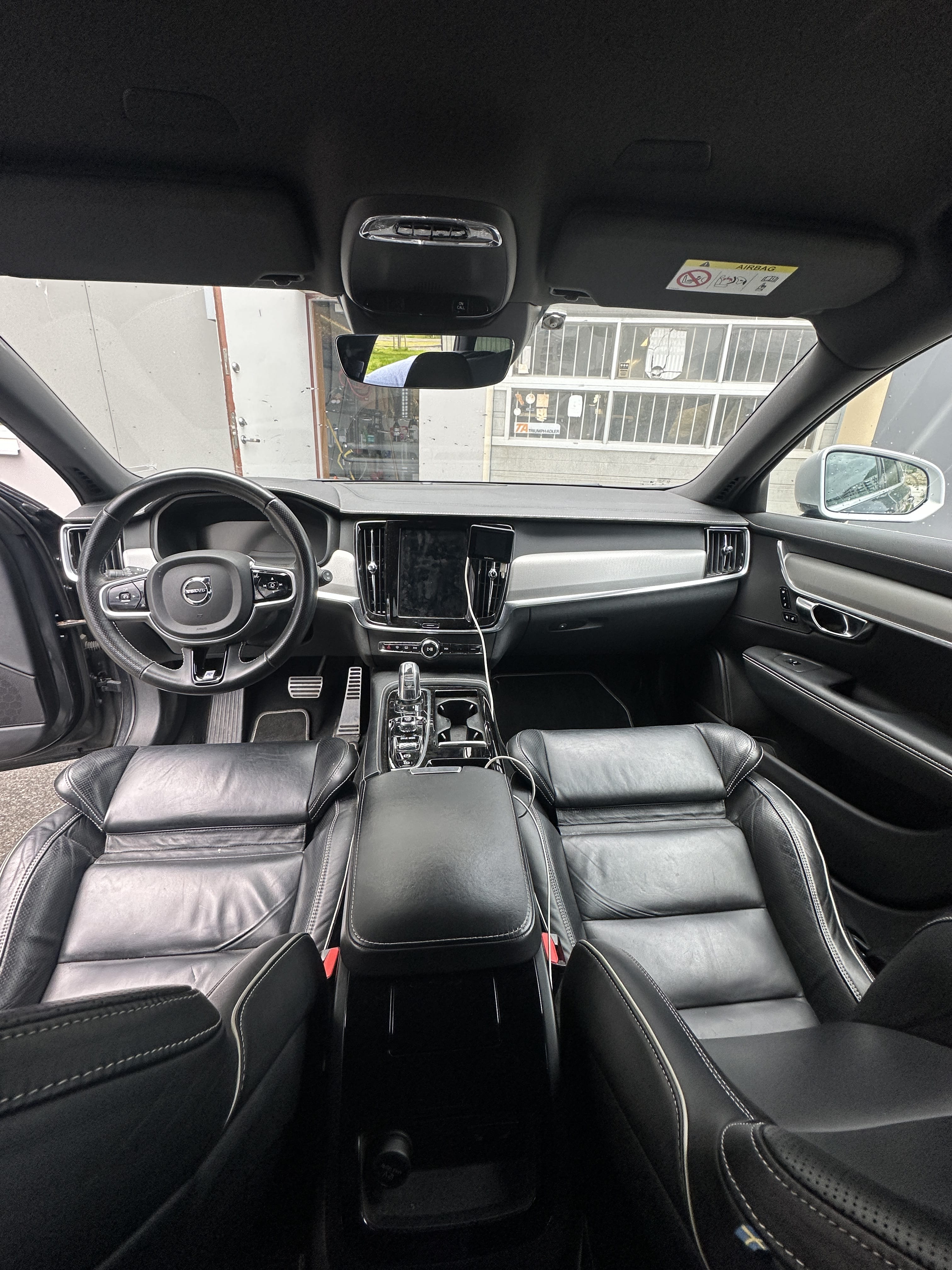 Volvo V90 R-Design T8 Twin Engine with Cruise control