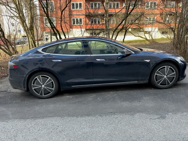 Tesla Model S 85 with Backup camera