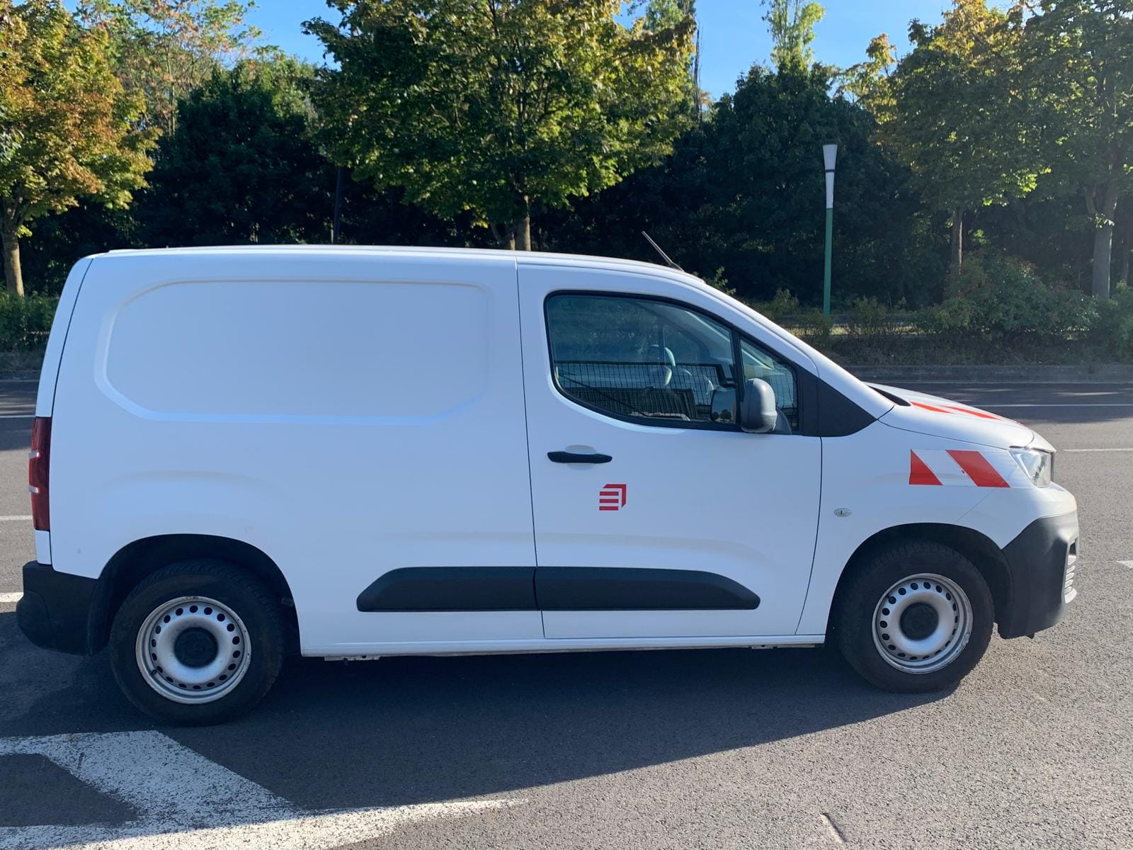 Peugeot Partner Fourgon avec GPS