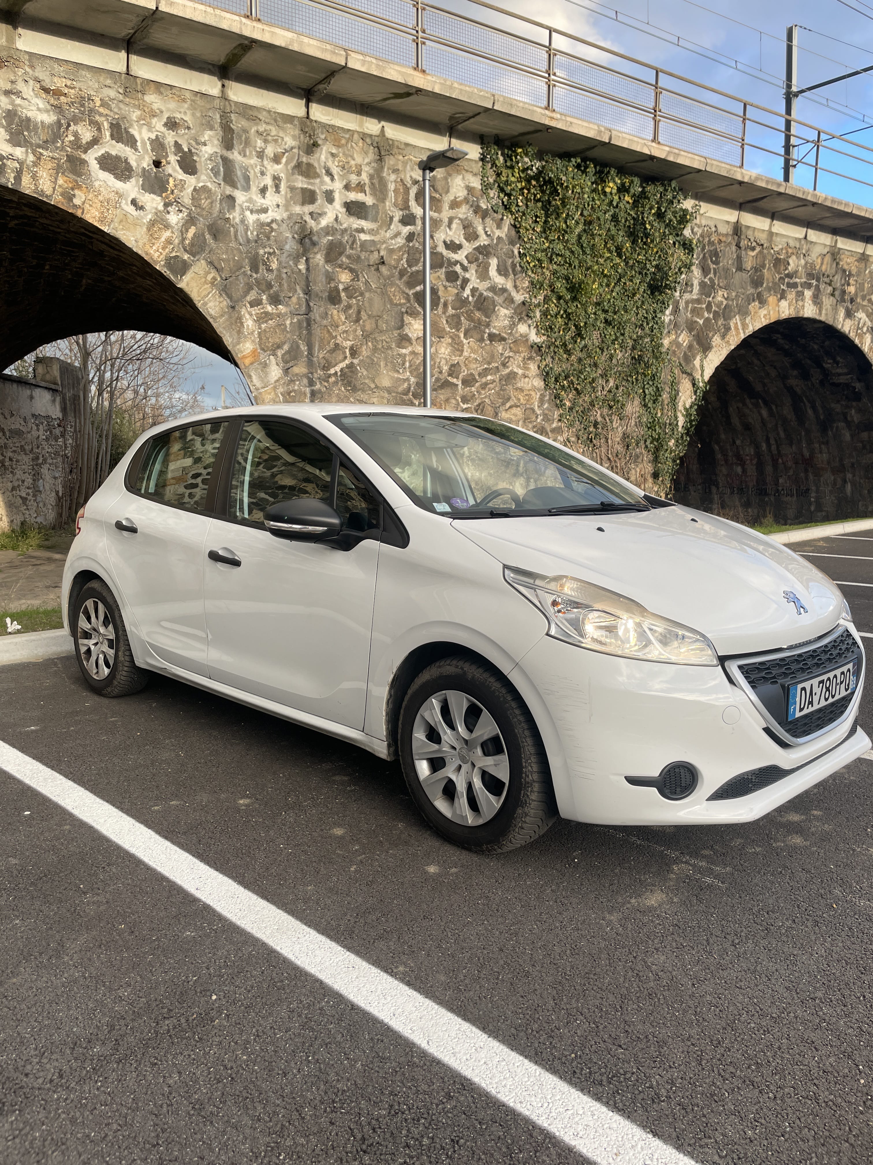 Peugeot 208 1.0 VTI avec Audio Bluetooth
