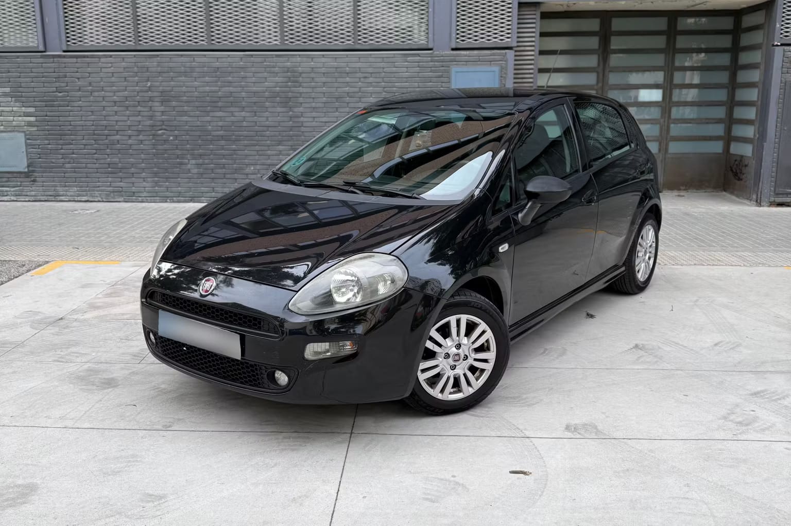 Fiat Punto Easy - económico, cómodo y perfecto para ciudad o escapadas, 2015, Gasolina 95