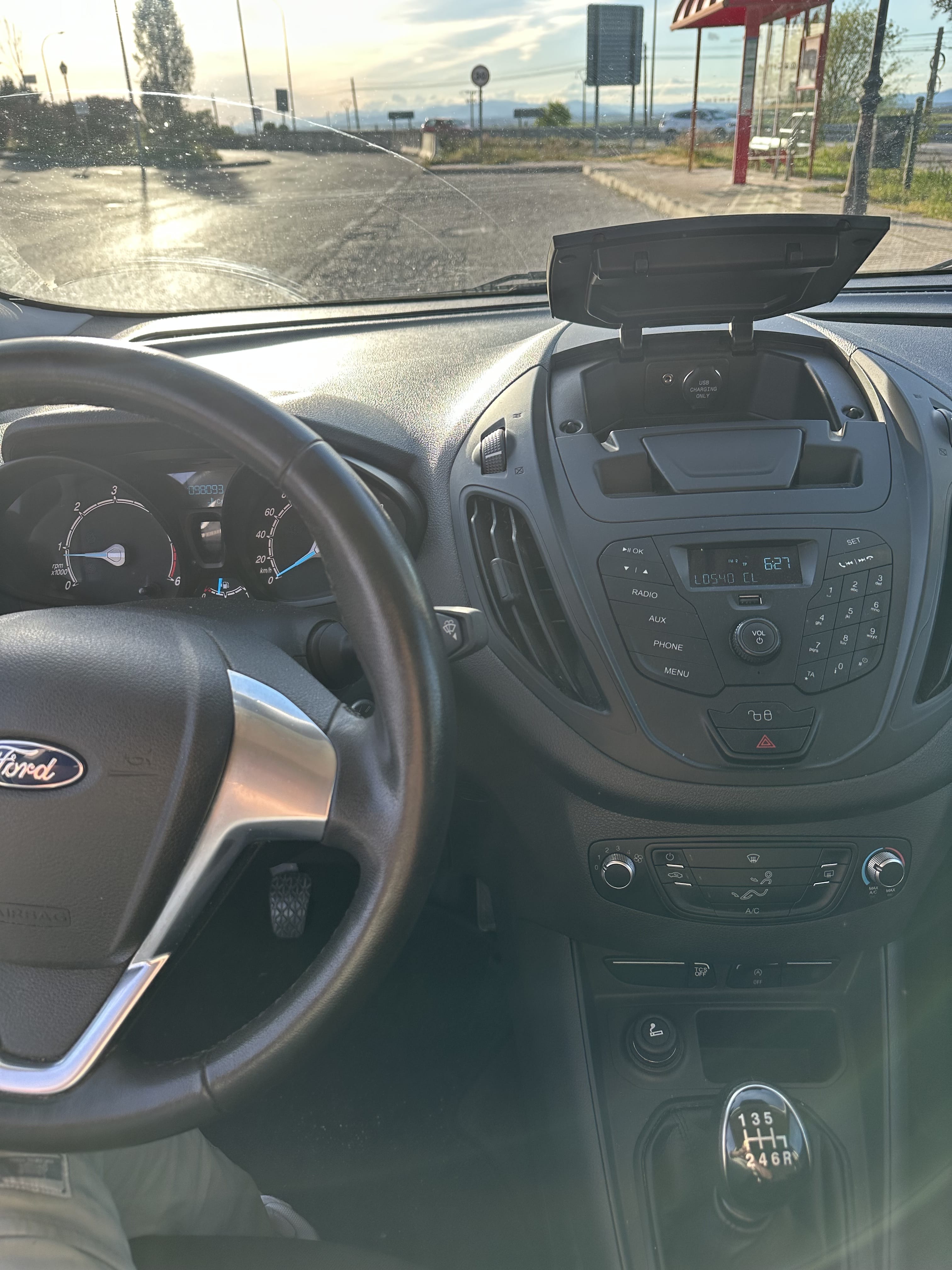 Ford Tourneo Courier con Puertos de carga USB