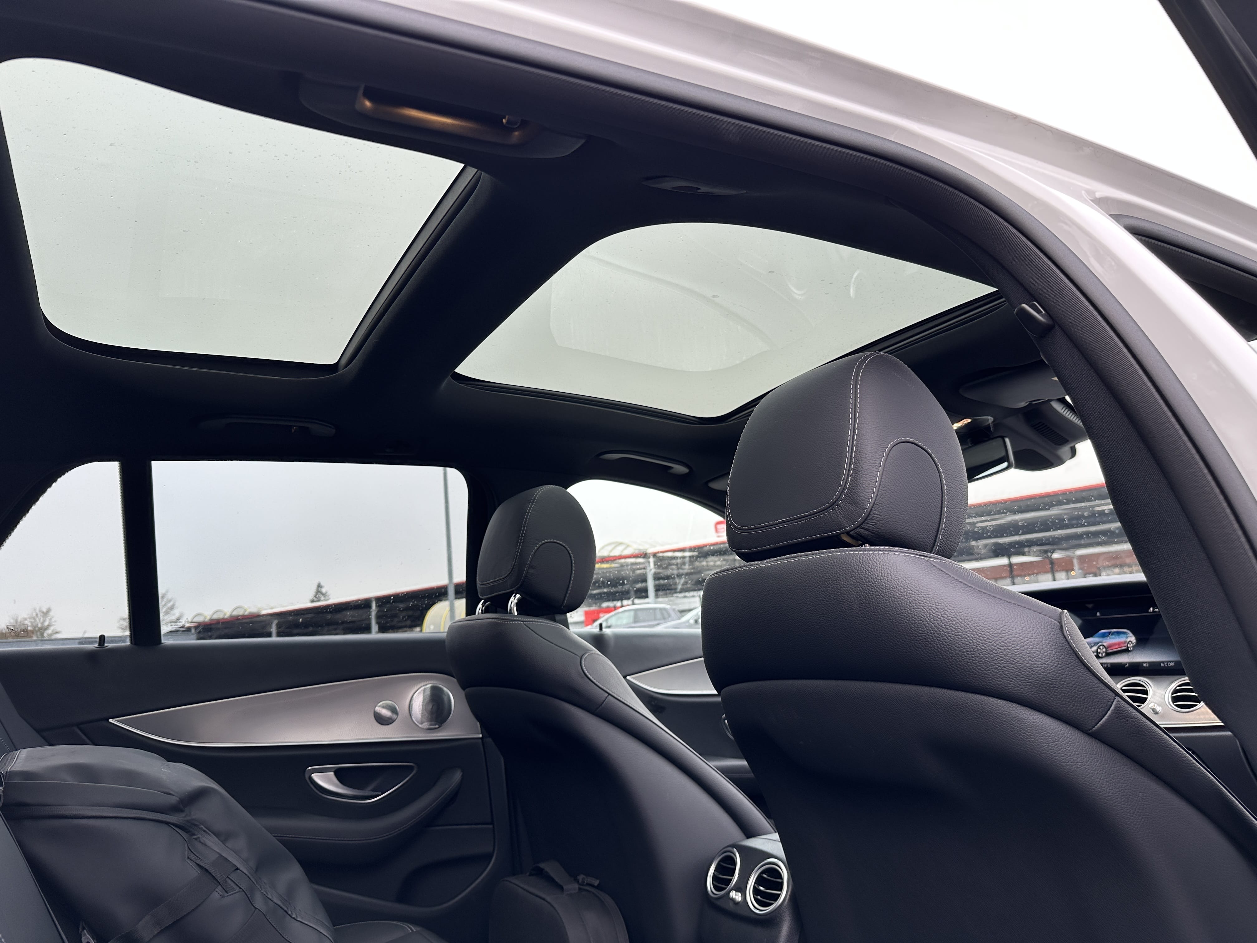 Mercedes-Benz E-Klasse Hybrid mit Audio-/iPod-Zugang