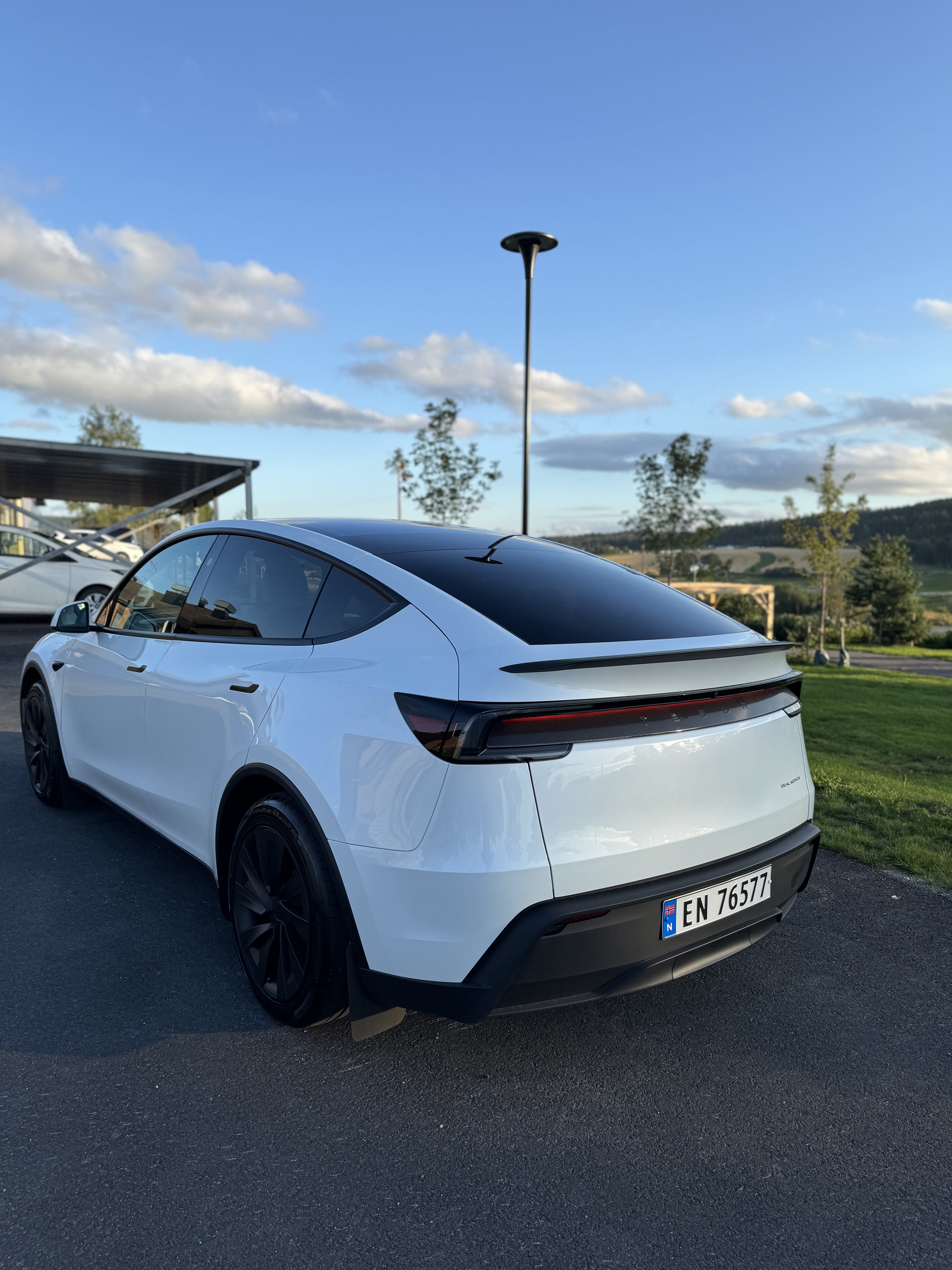Tesla Model Y Long Range med GPS