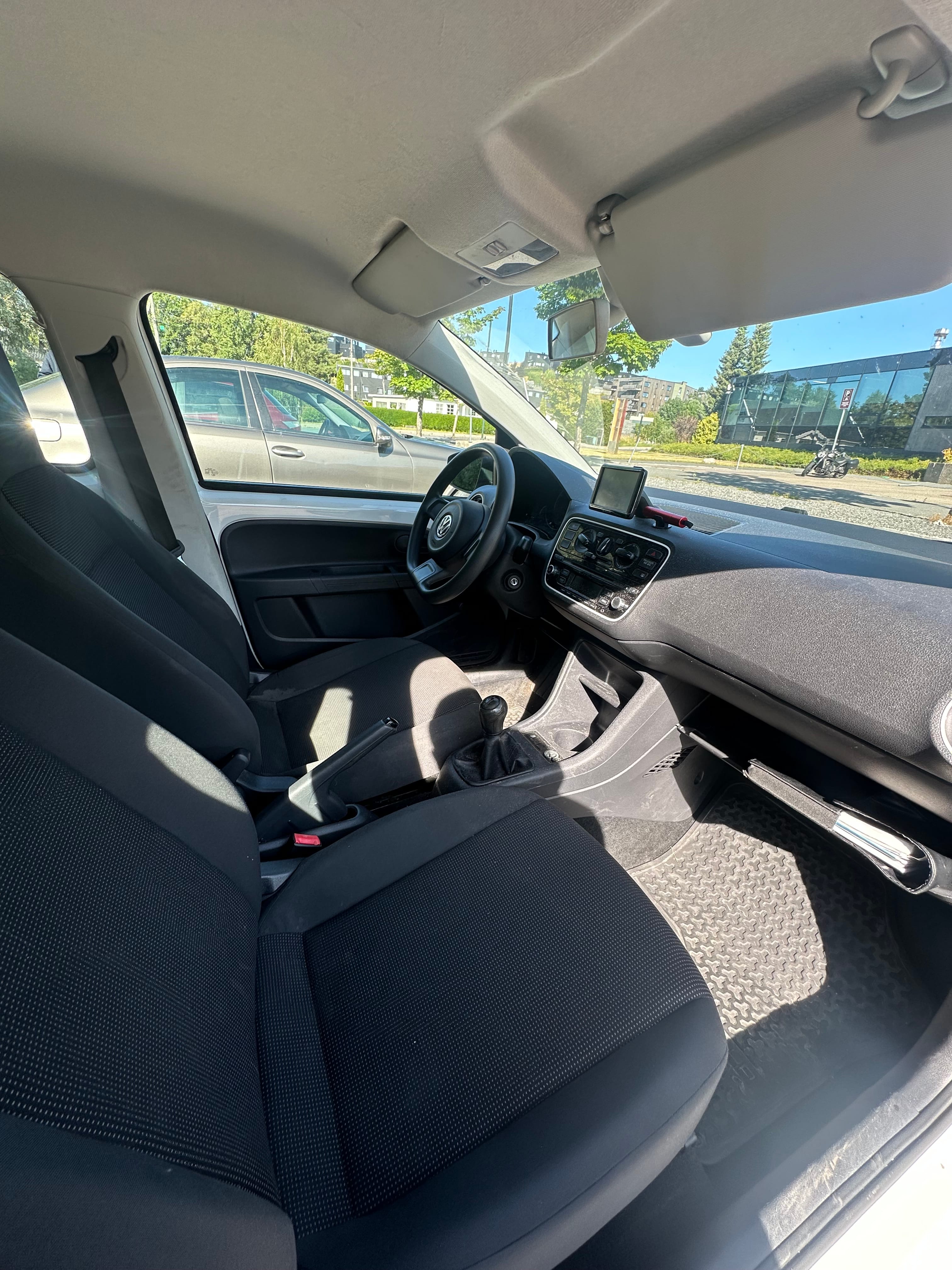 Volkswagen Up! 1000cc bensin mit Kindersitz