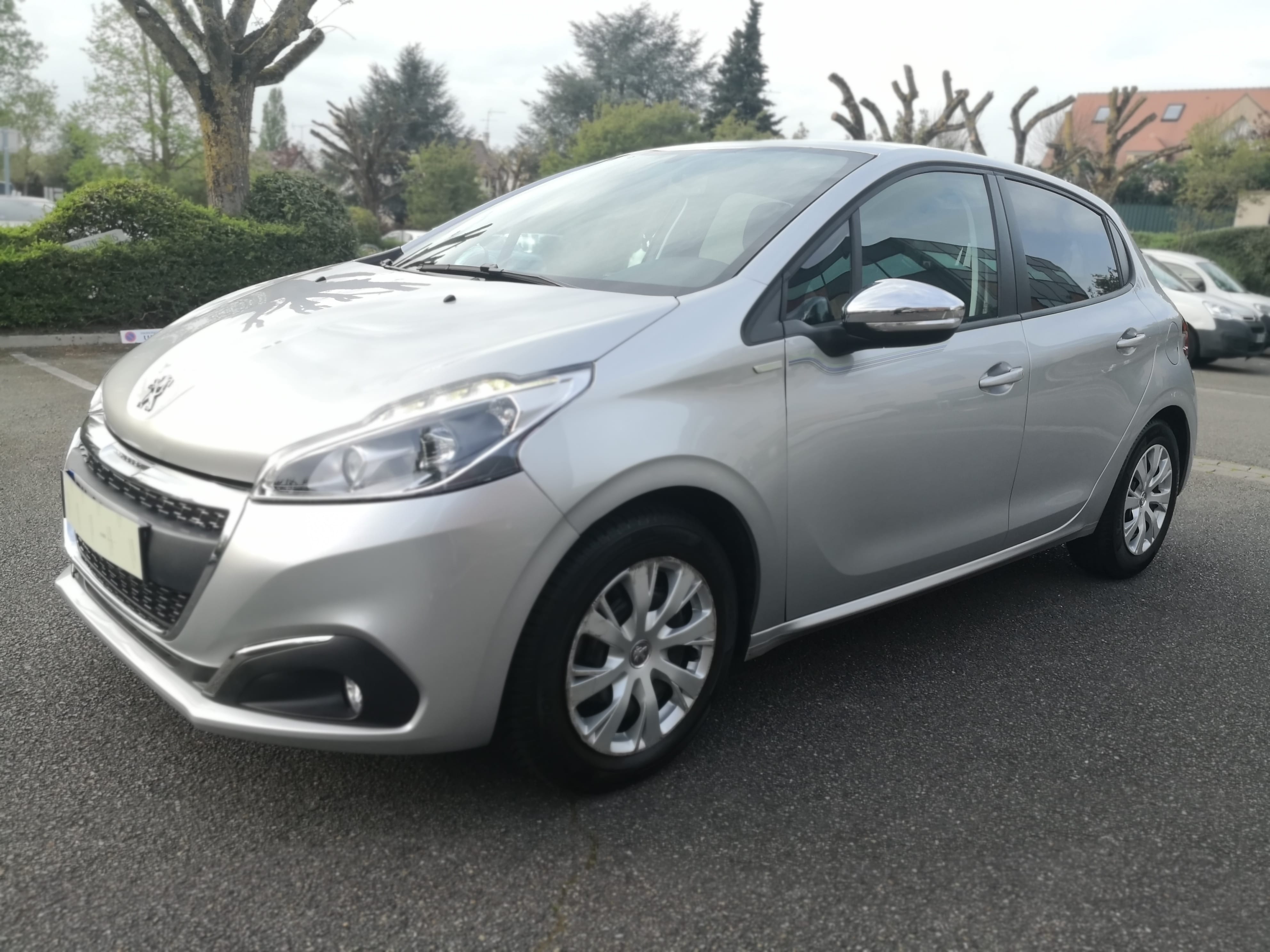 Peugeot 208 5 Portes, 2015, Essence 95