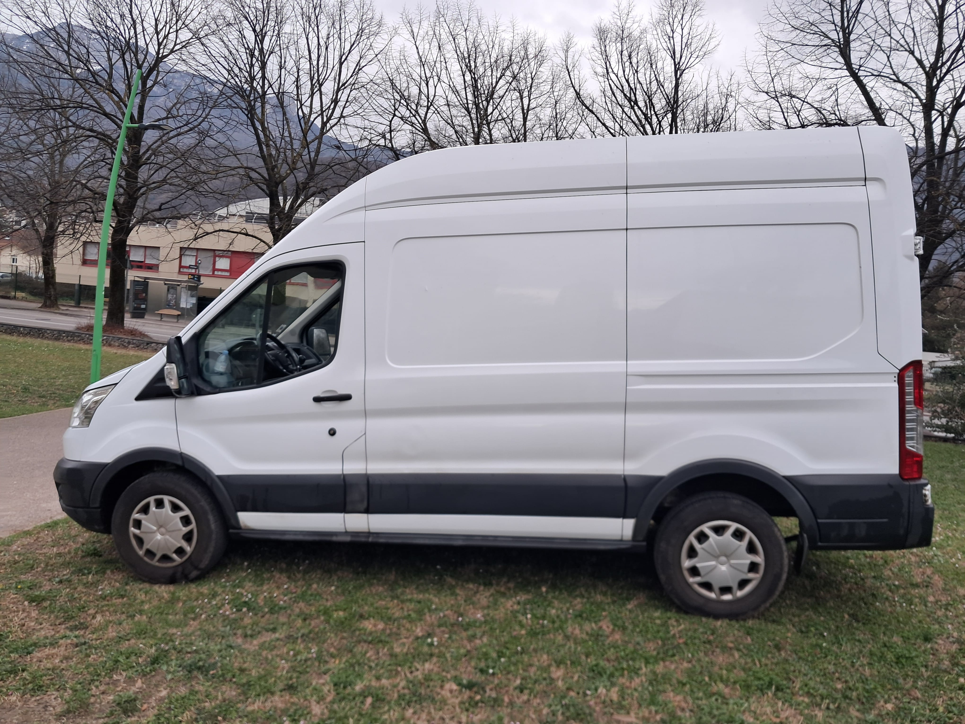 Ford Transit 350 13m3 avec Climatisation