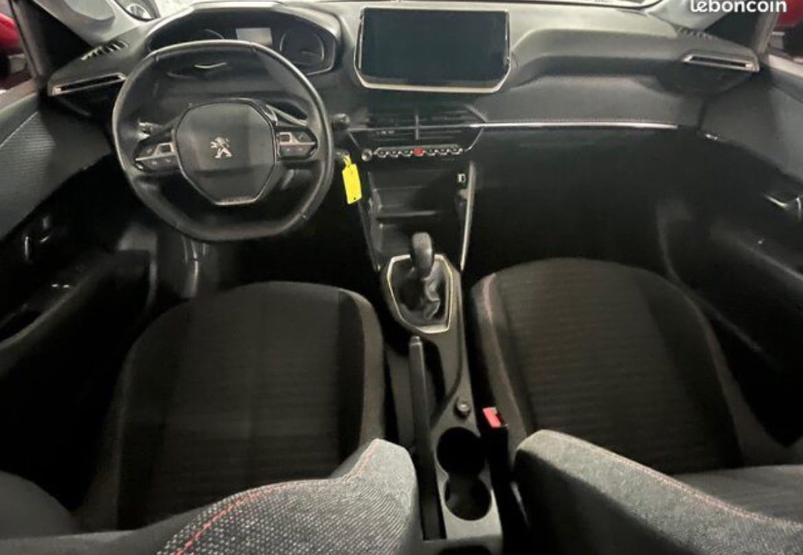 Peugeot 208 avec GPS